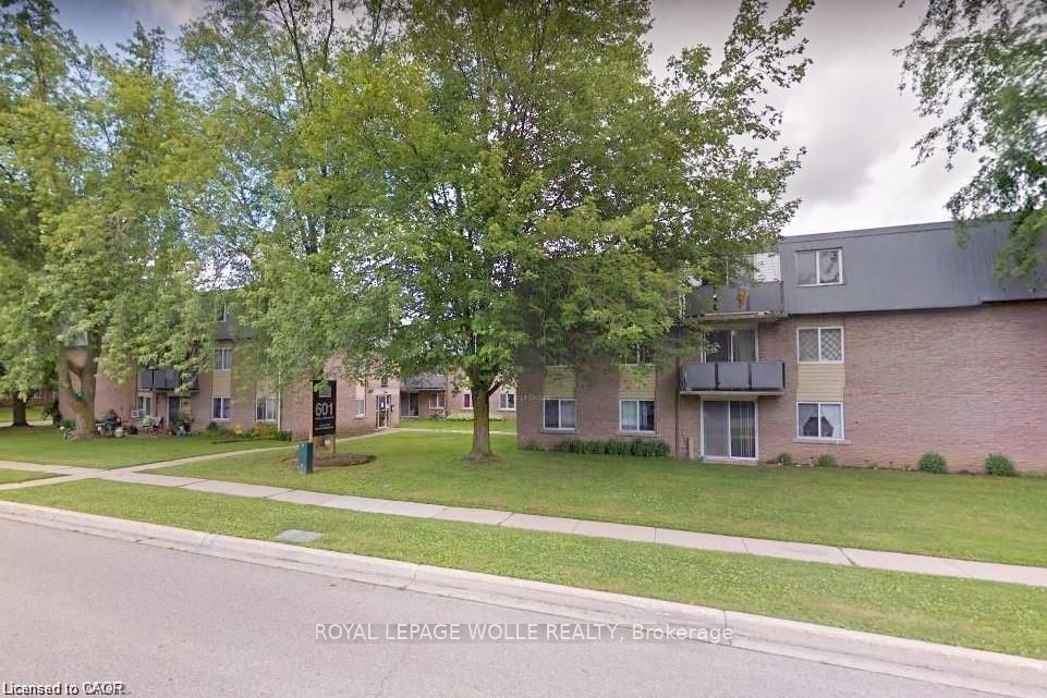 633 Barber Avenue N 7, North Perth, ON N4W 1S4