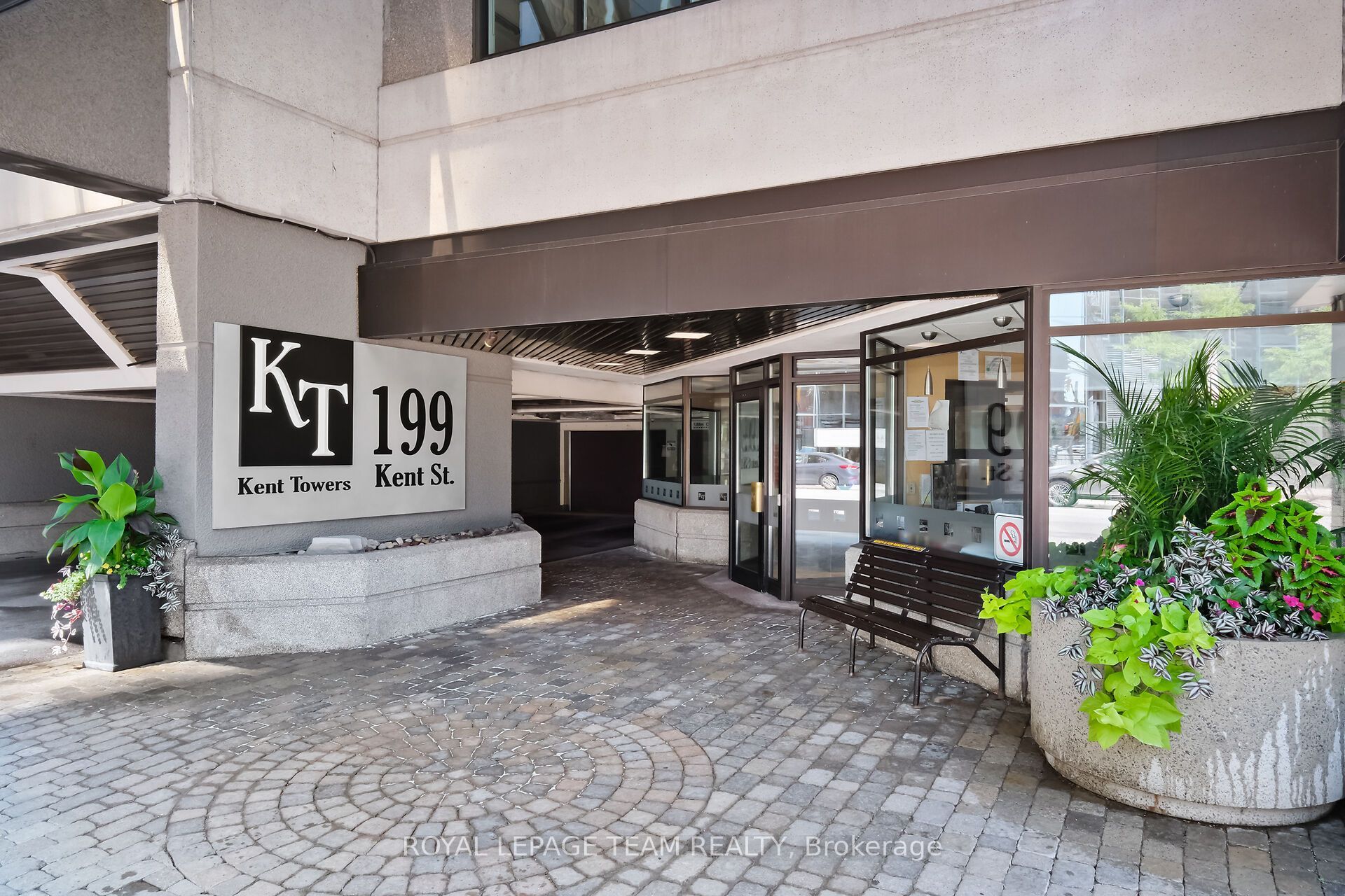 199 Kent Street 1906, Ottawa Centre, ON K2P 2K8 photo 2