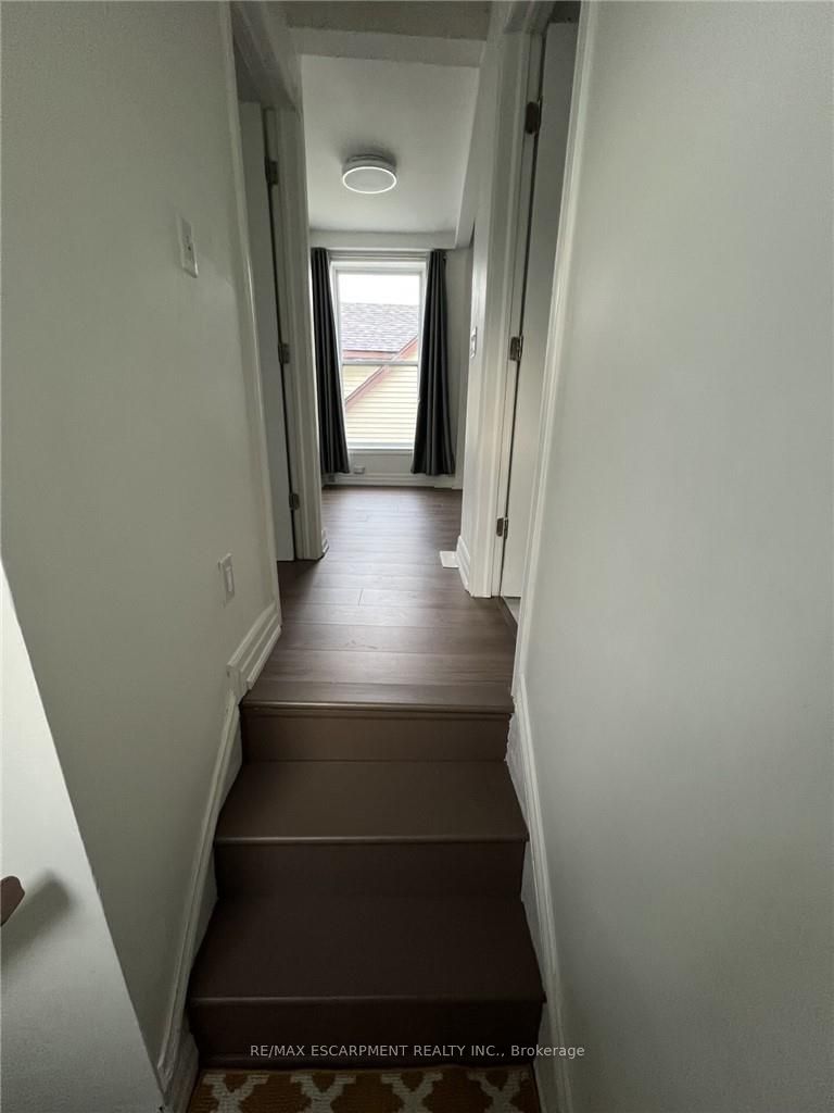 1164 CANNON Street E UPPER, Hamilton, ON L8L 2K1 photo 3