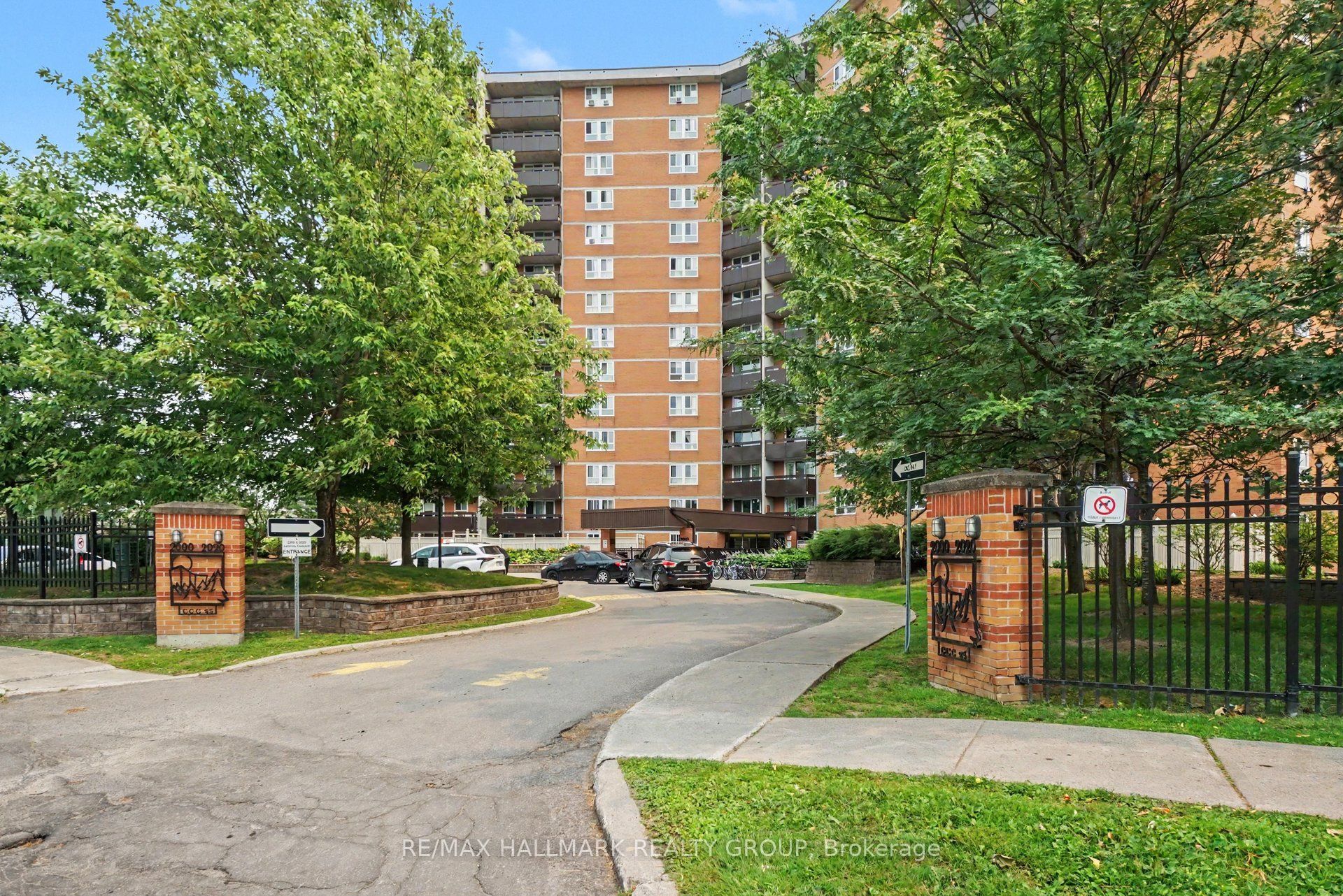 2000 Jasmine Crescent 1417, Beacon Hill North - South and Area, ON K1J 8K4