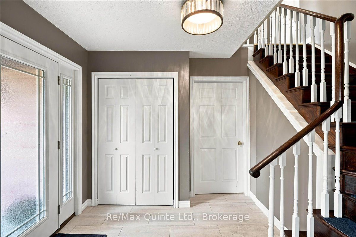 12 Brimley Court, Belleville, ON K8N 5L5 photo 2