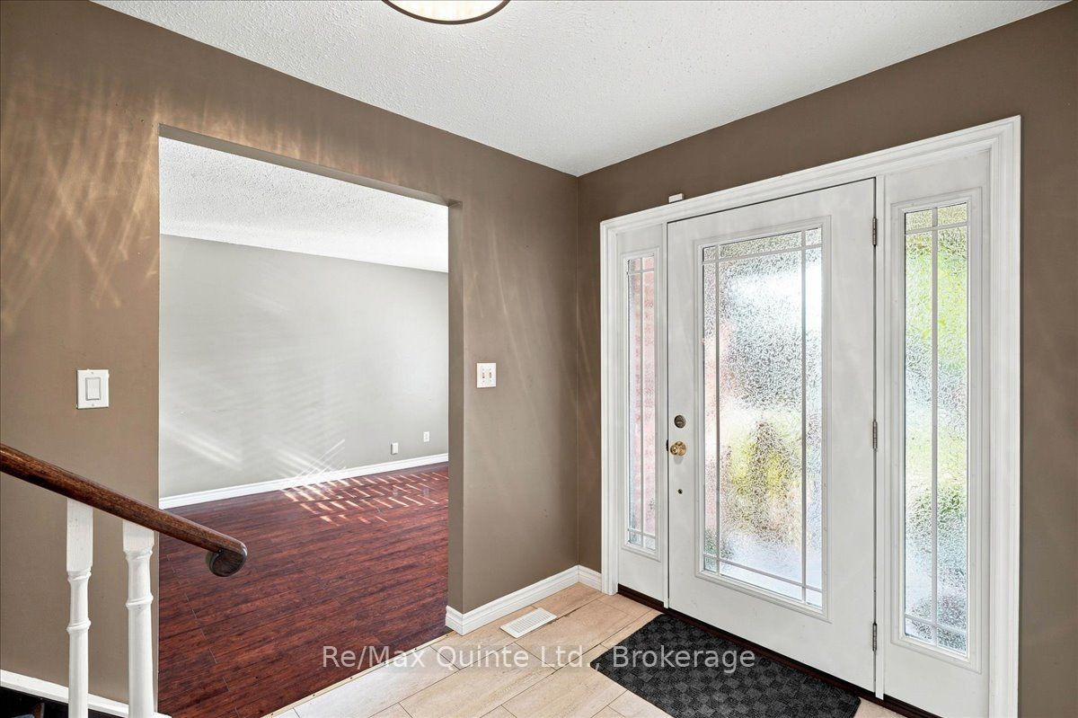 12 Brimley Court, Belleville, ON K8N 5L5 photo 3