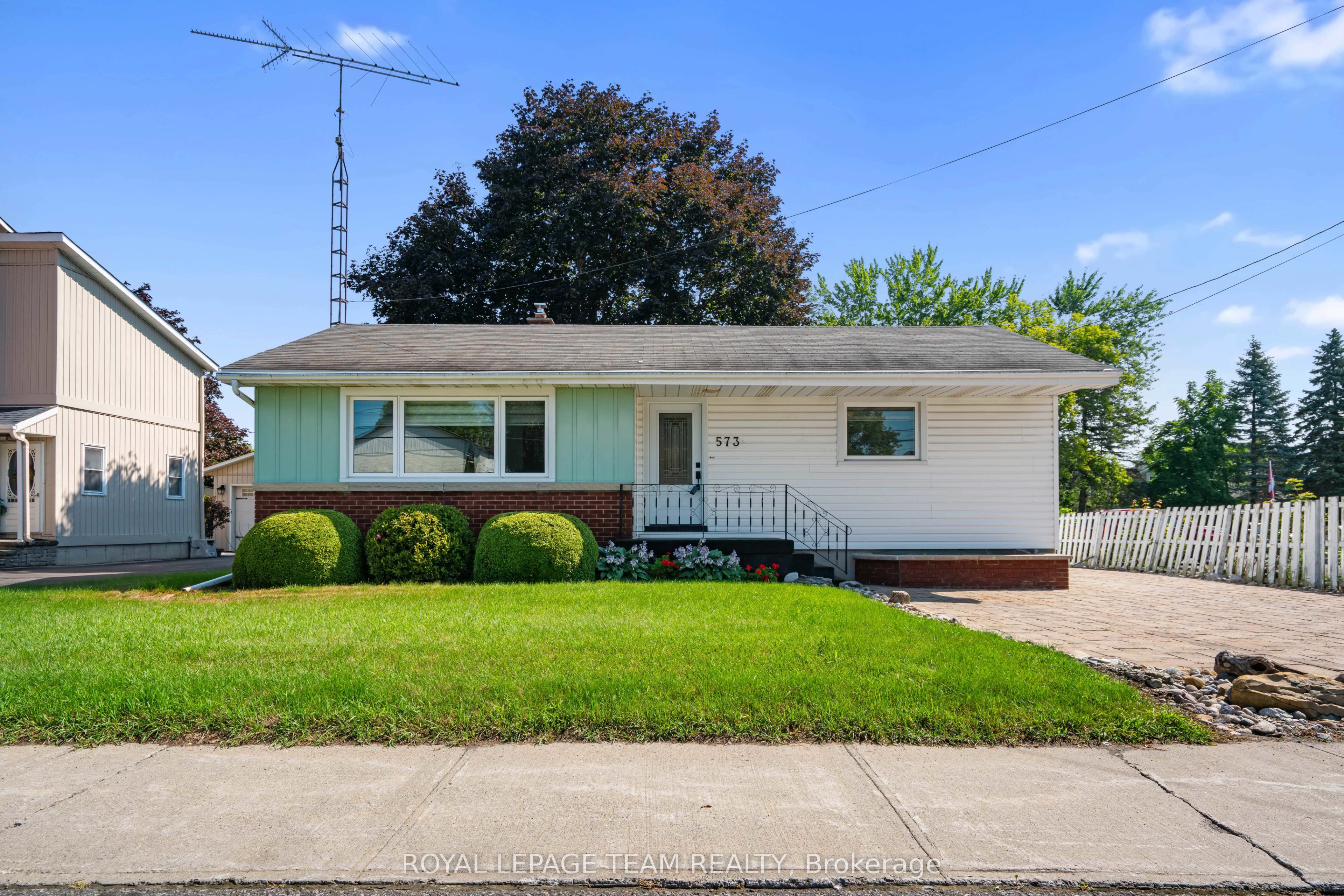 573 St Lawrence Street, North Dundas, ON K0C 2K0 photo 2