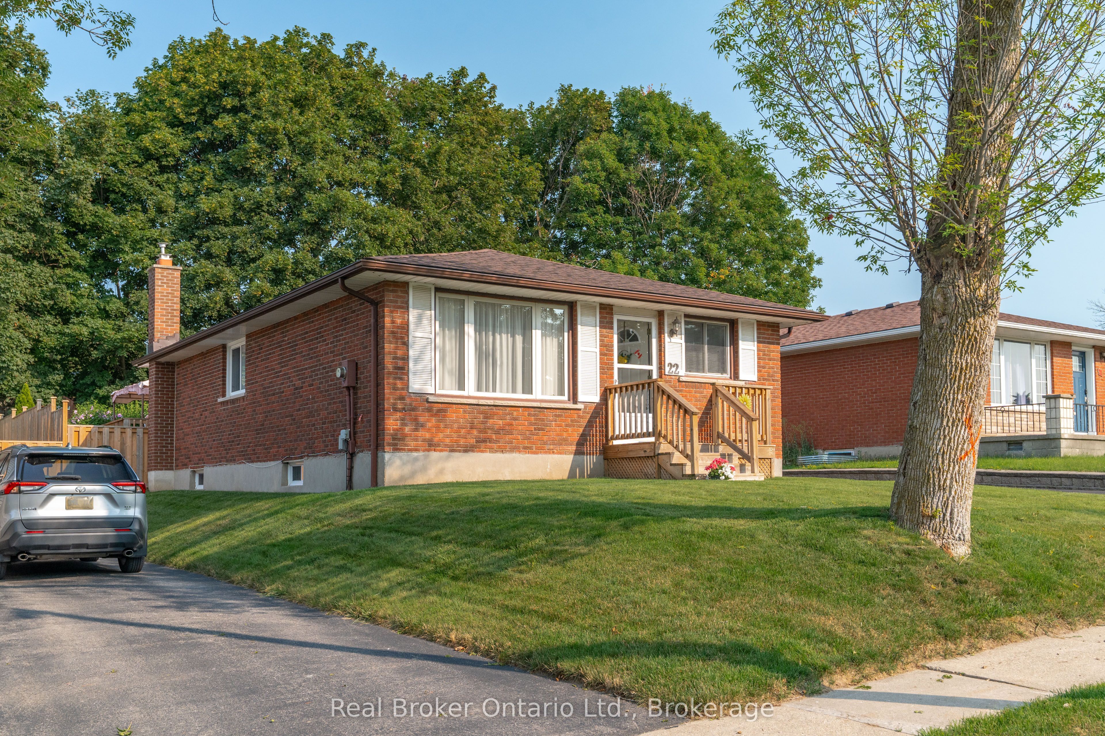 22 Mountford Drive, Guelph, ON N1E 6E9 photo 2