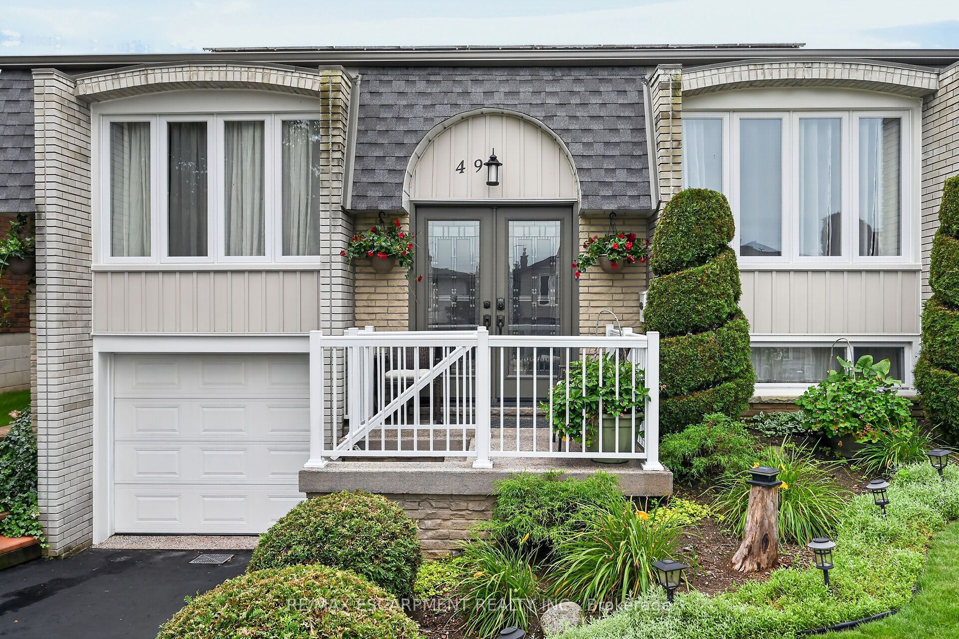 49 Brookstream Court, Hamilton, ON L8K 6J3 photo 4