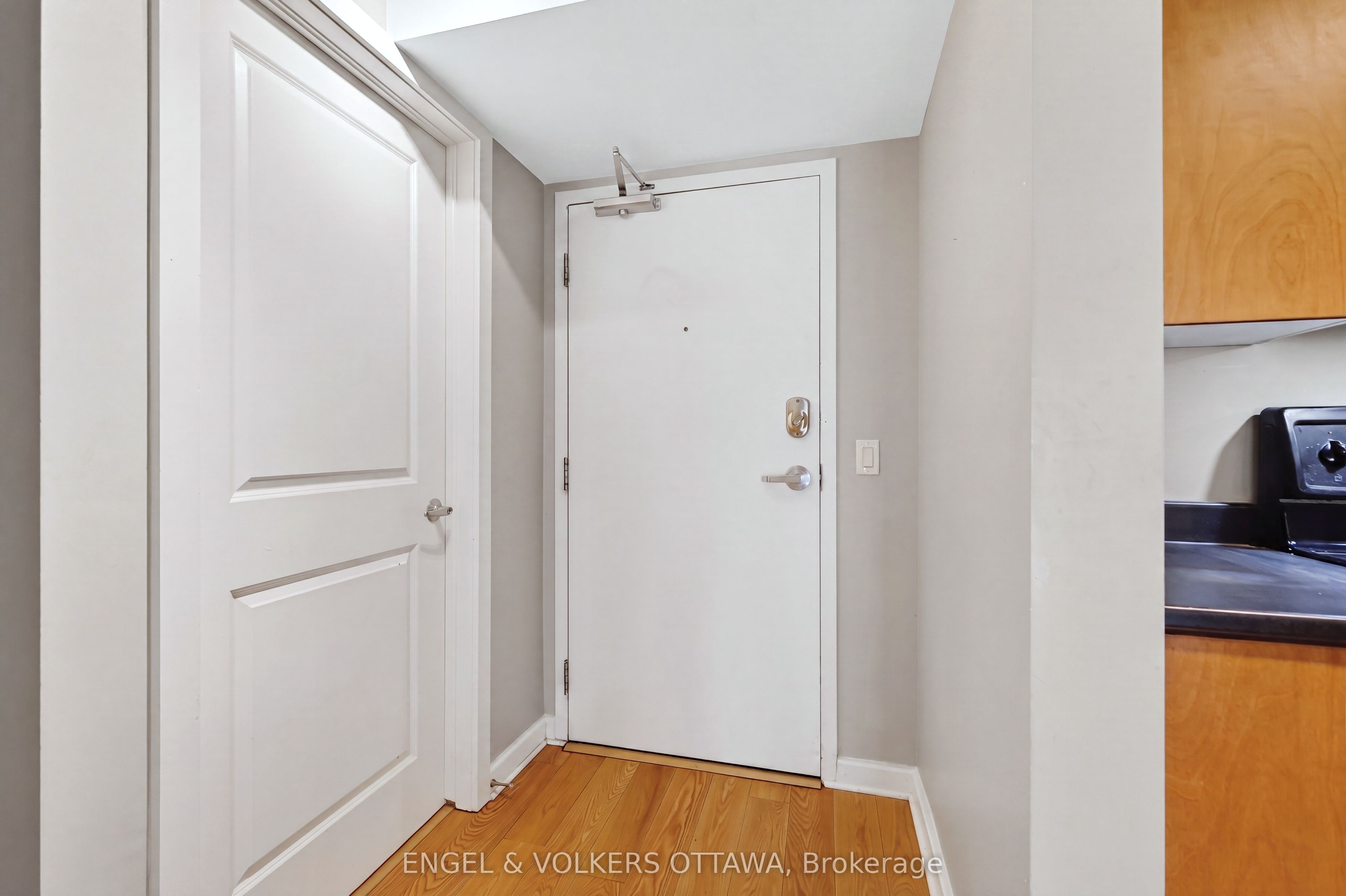138 Somerset Street W 604, Ottawa Centre, ON K2P 0A3 photo 2