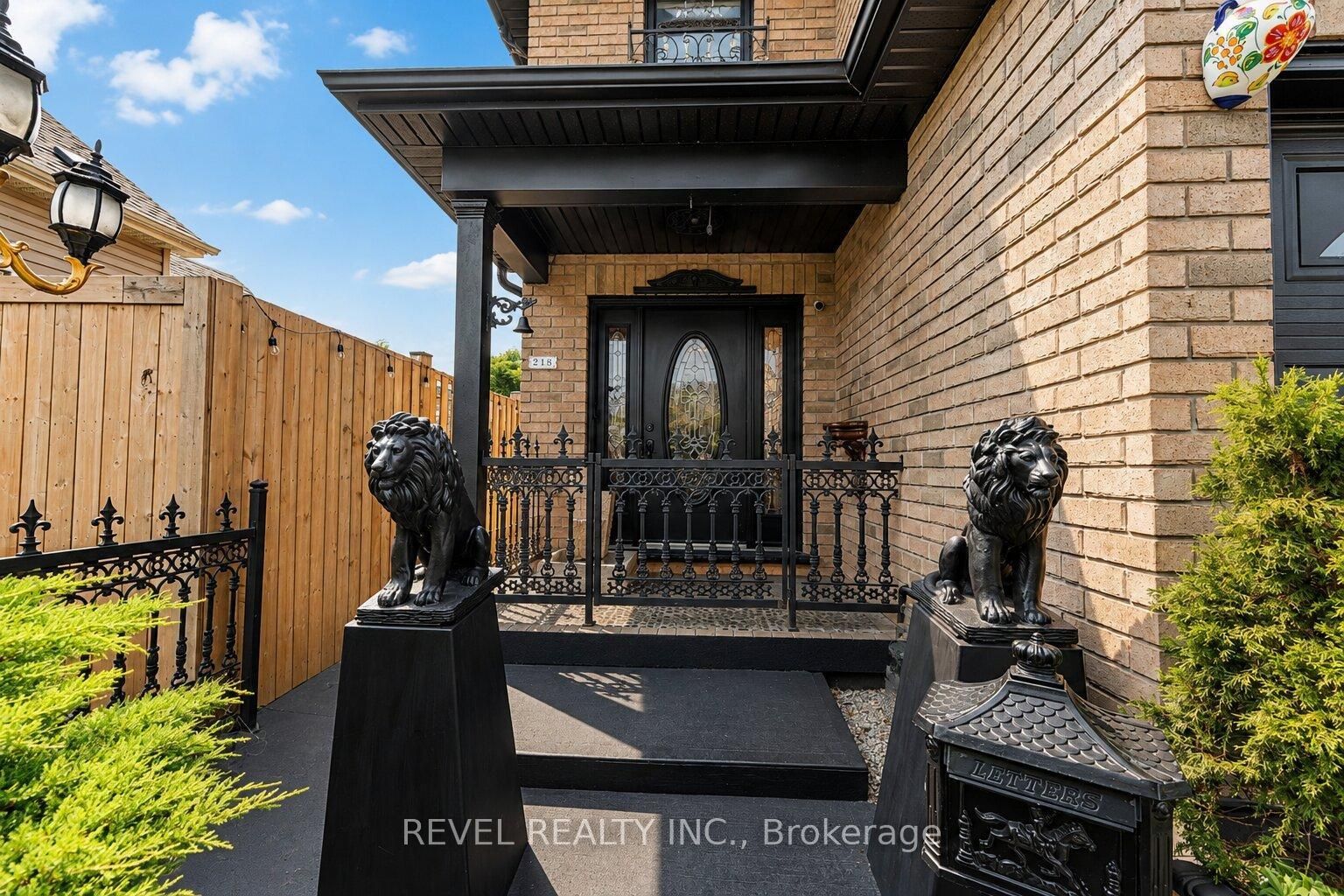 218 Macaulay Street E, Hamilton, ON L8L 3X8 photo 4