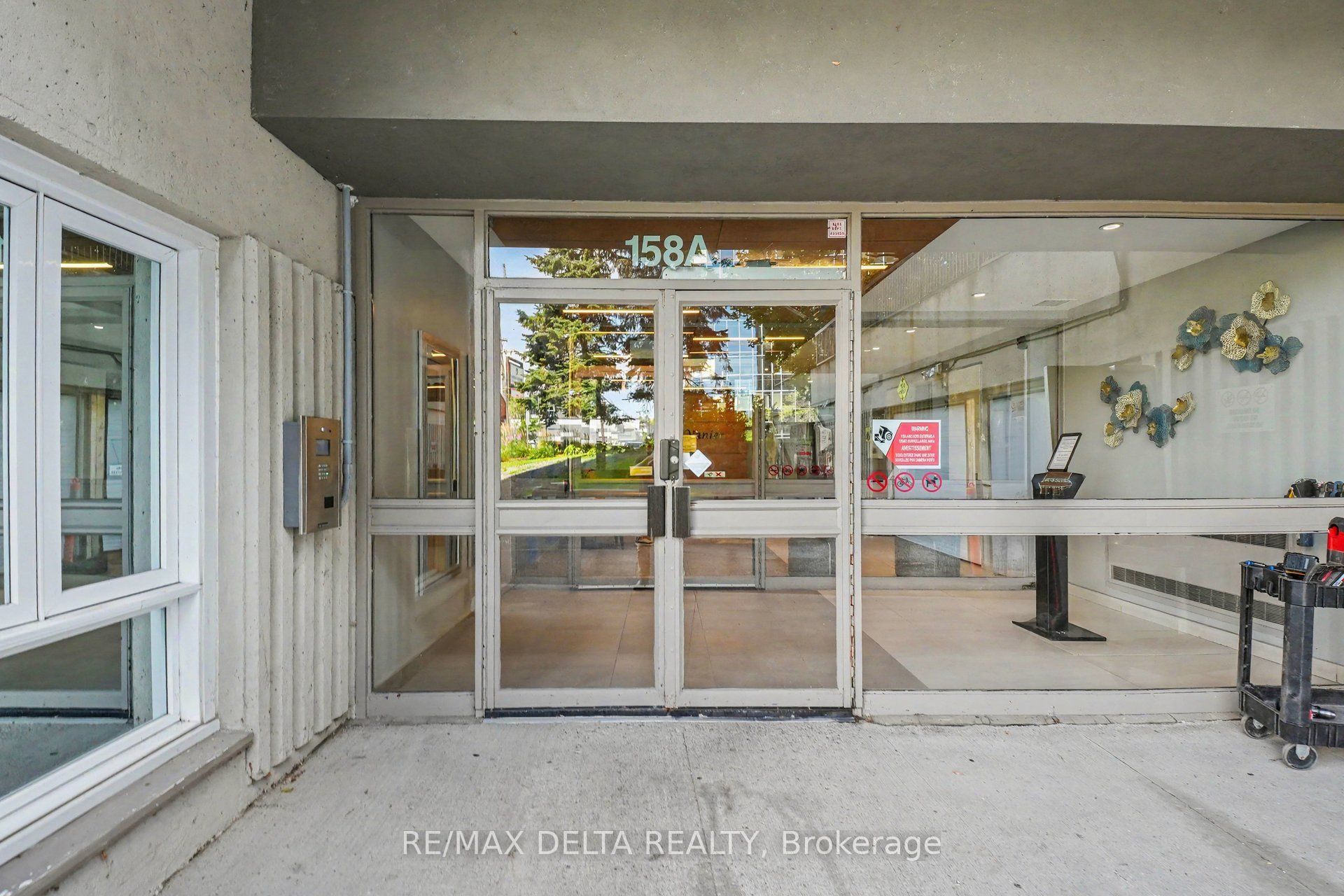 158A Mcarthur Avenue 1610, Vanier and Kingsview Park, ON K1L 8C9 photo 2