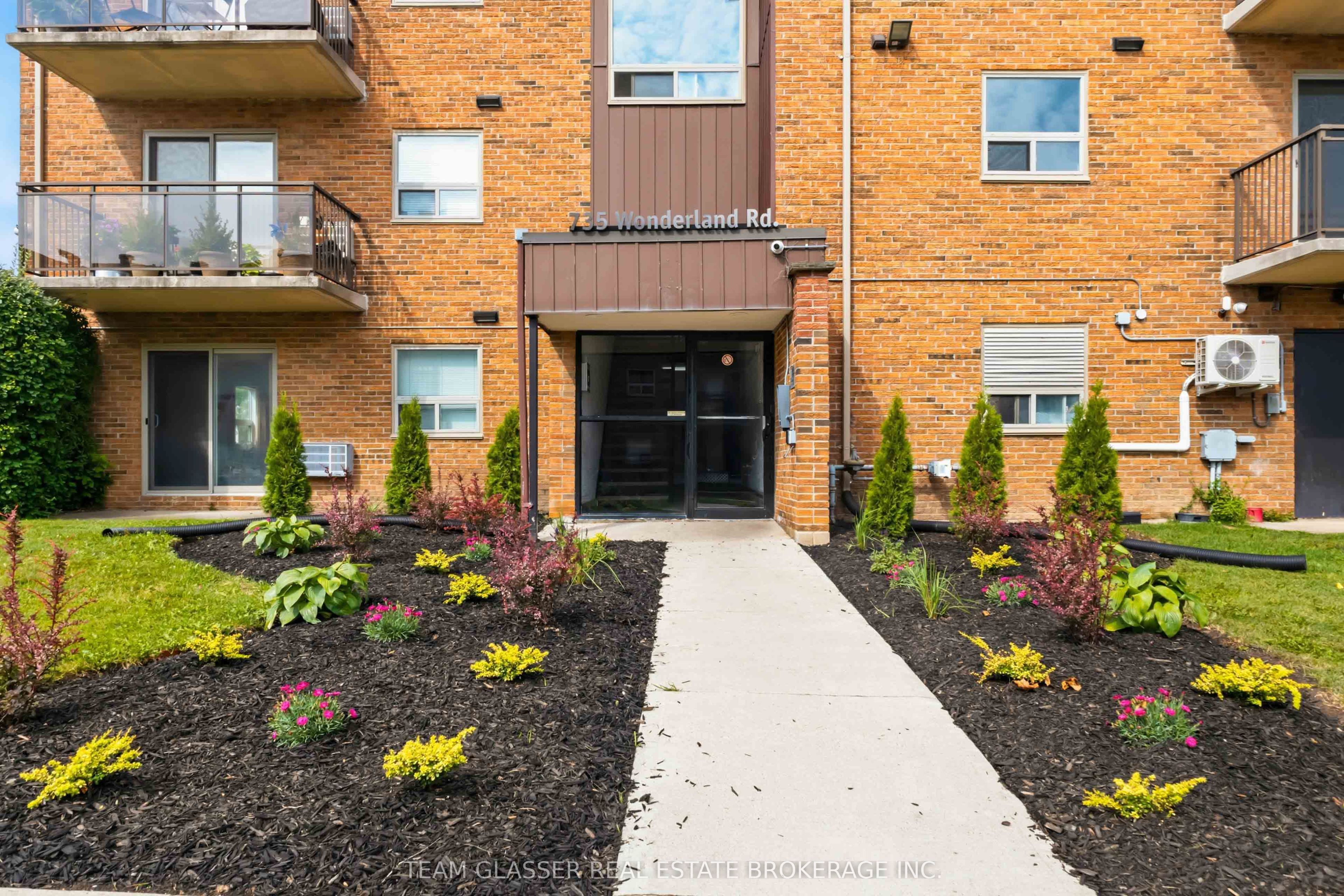 735 Wonderland Road S 302, London South, ON N6K 1M1