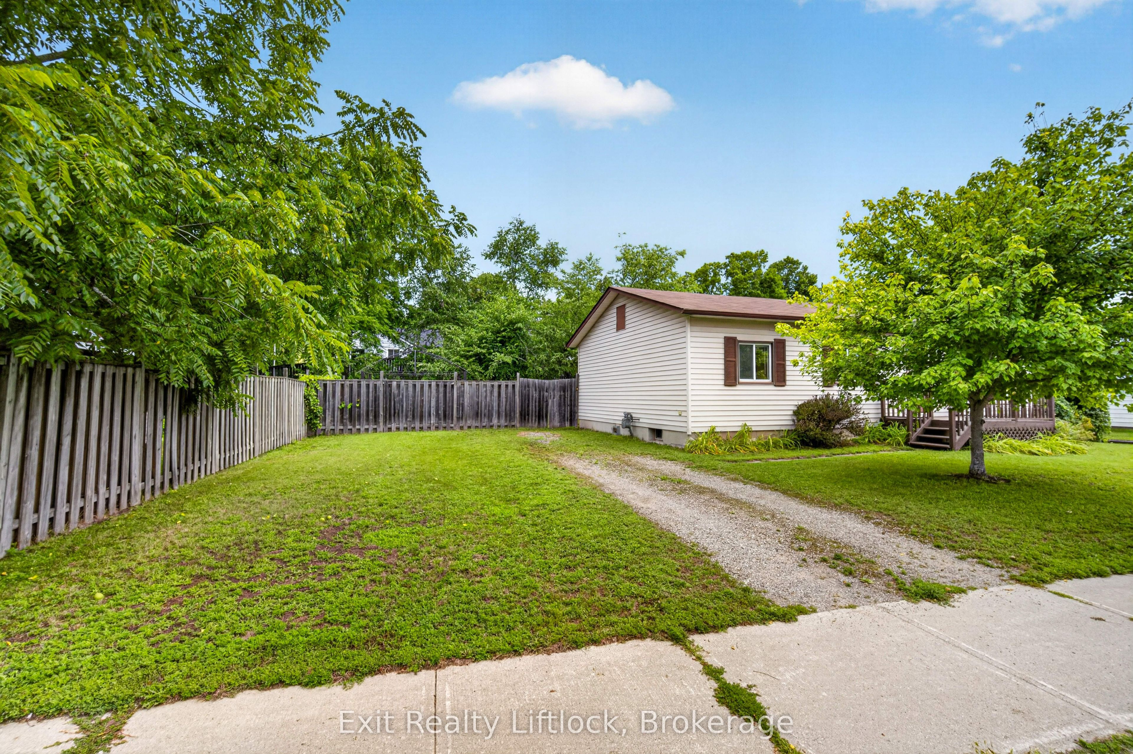 24 King Street W, Havelock-Belmont-Methuen, ON K0L 1Z0 photo 2