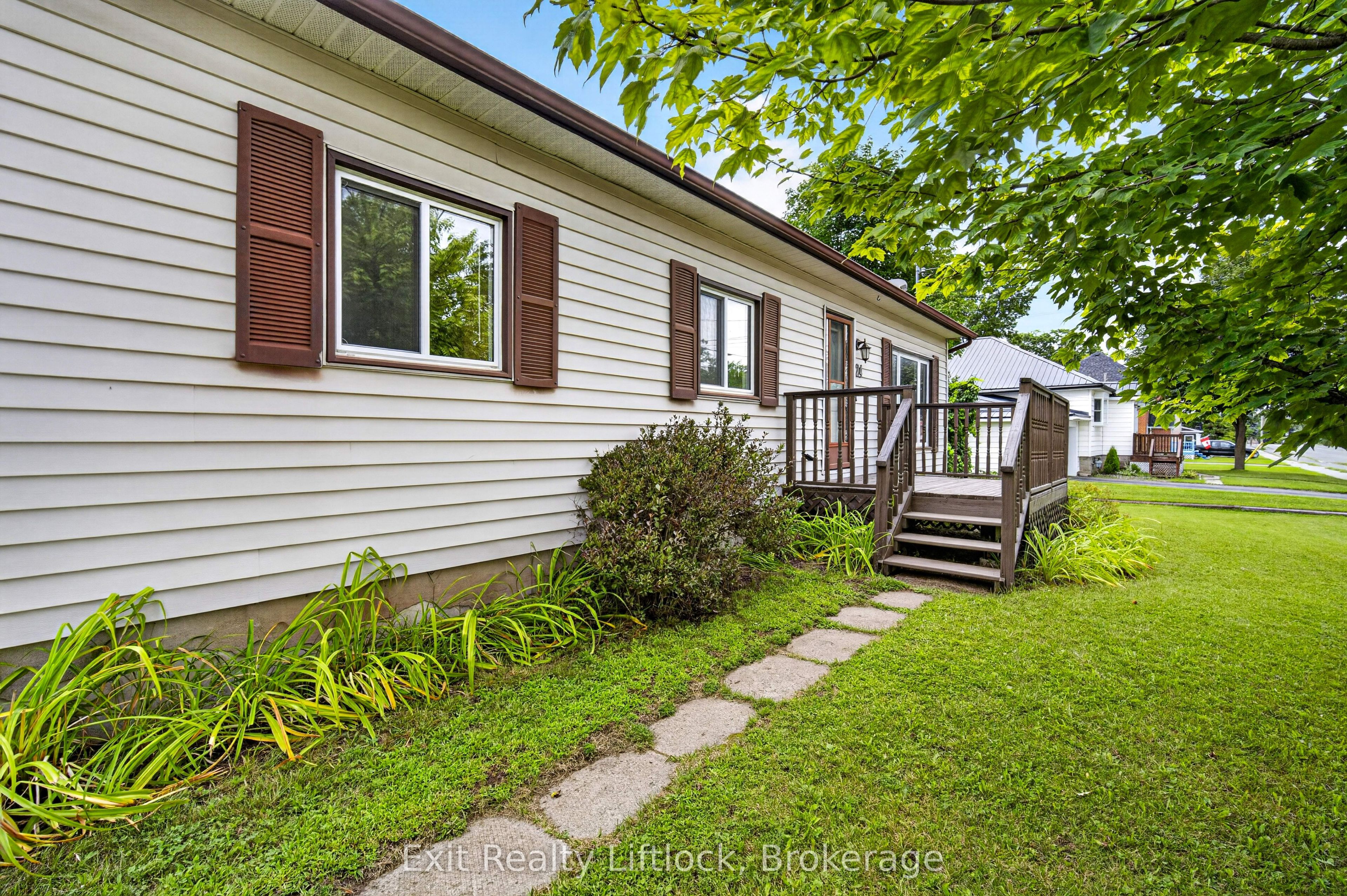 24 King Street W, Havelock-Belmont-Methuen, ON K0L 1Z0 photo 3