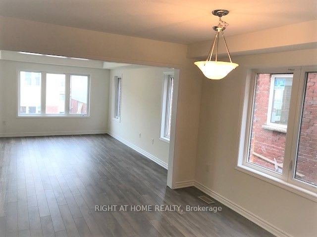 19 Ridge Road 23 (Main), Cambridge, ON N3E 0C7 photo 2