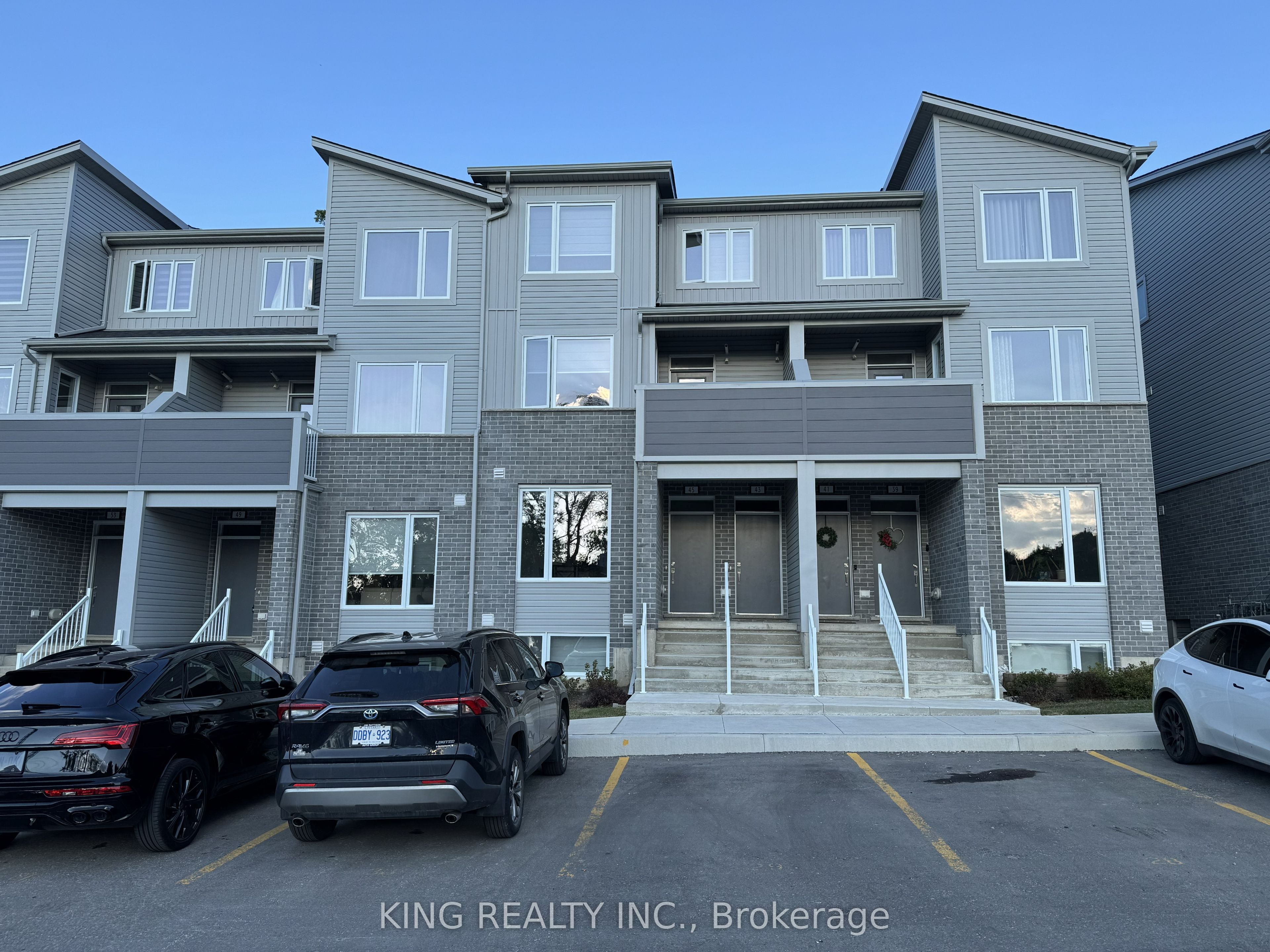 990 DEVERON Crescent 45, London South, ON N5Z 0B3