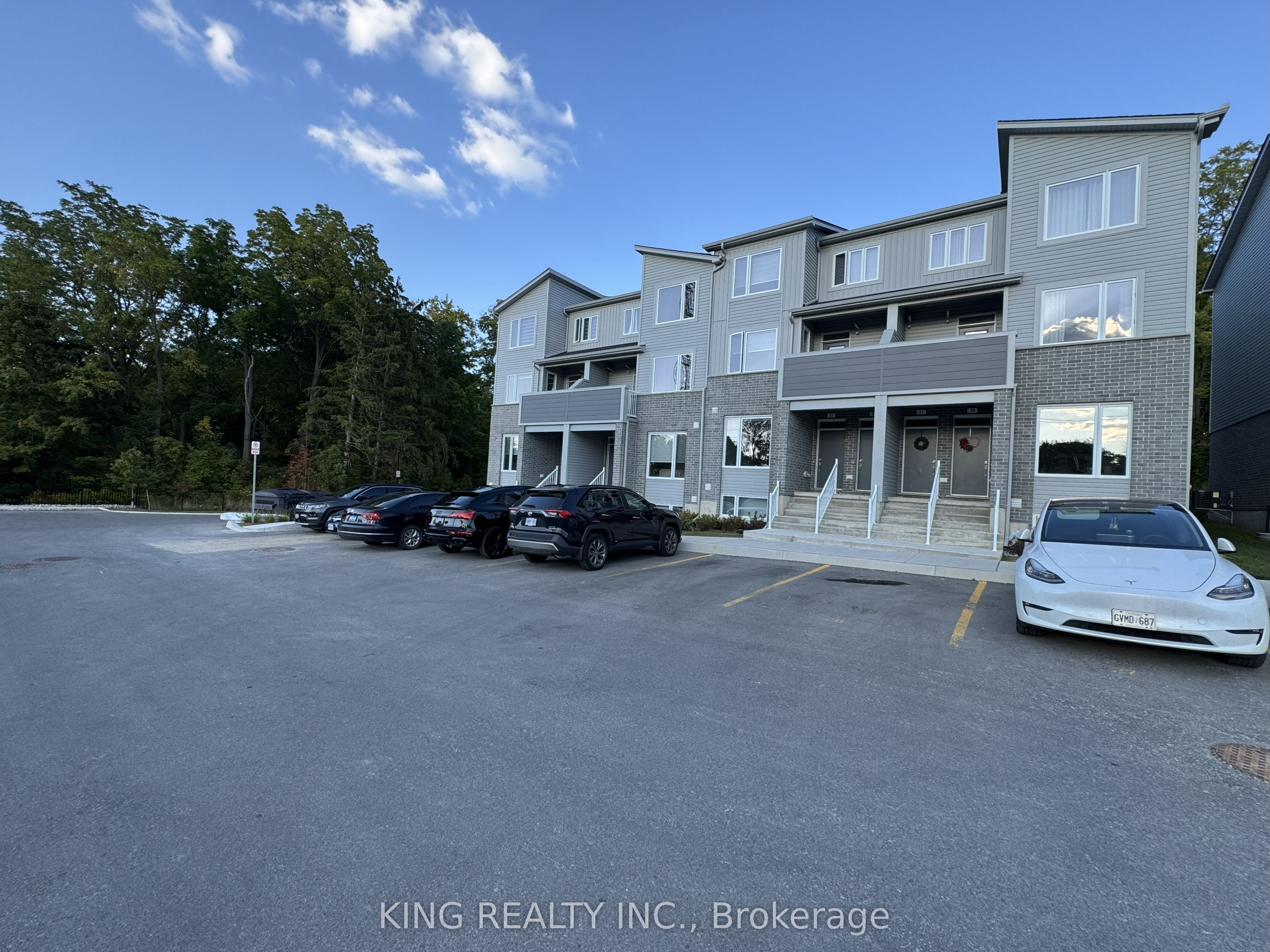 990 DEVERON Crescent 45, London South, ON N5Z 0B3 photo 2
