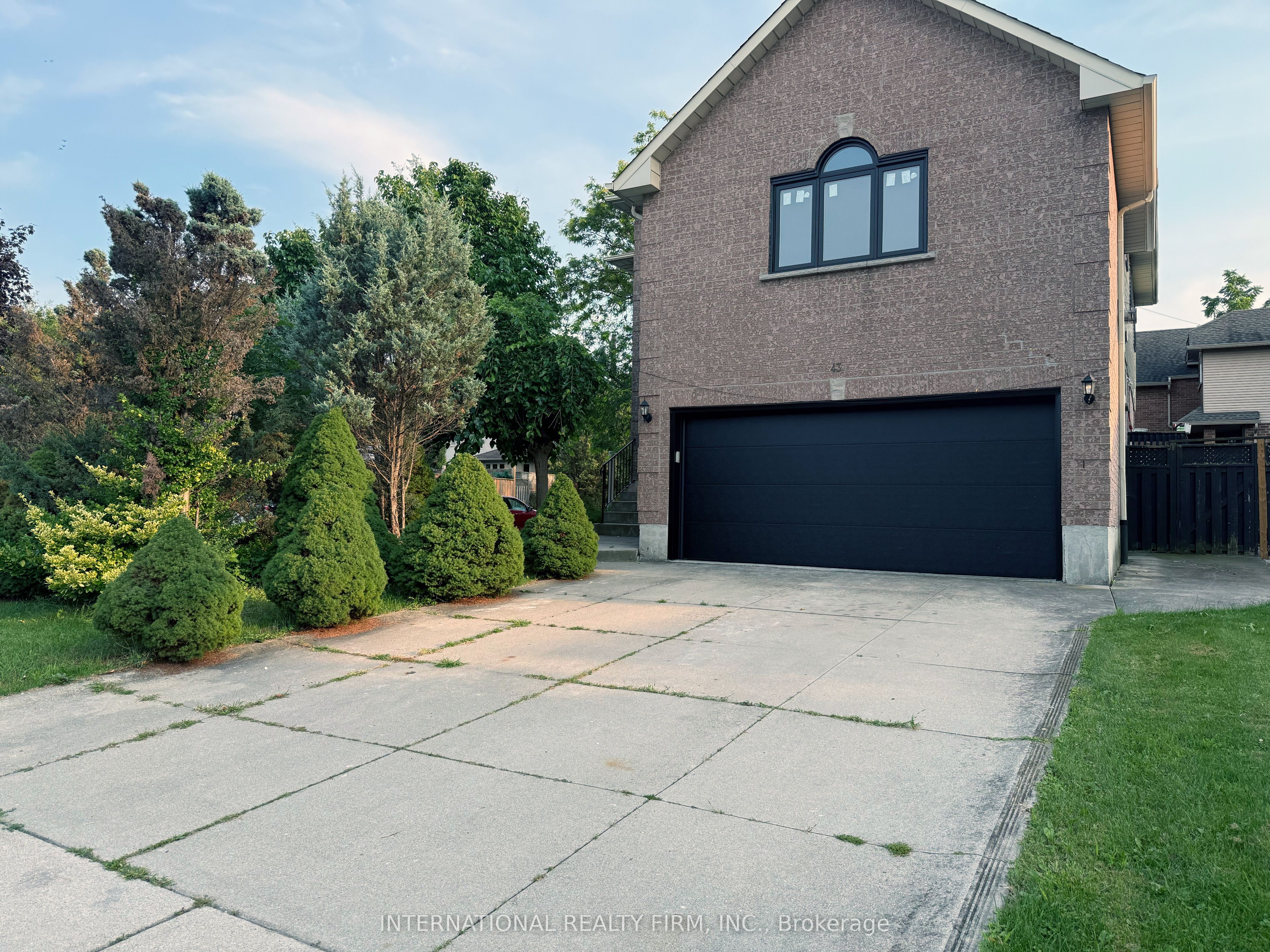 43 Falconridge Drive, Hamilton, ON L9B 2P3 photo 2