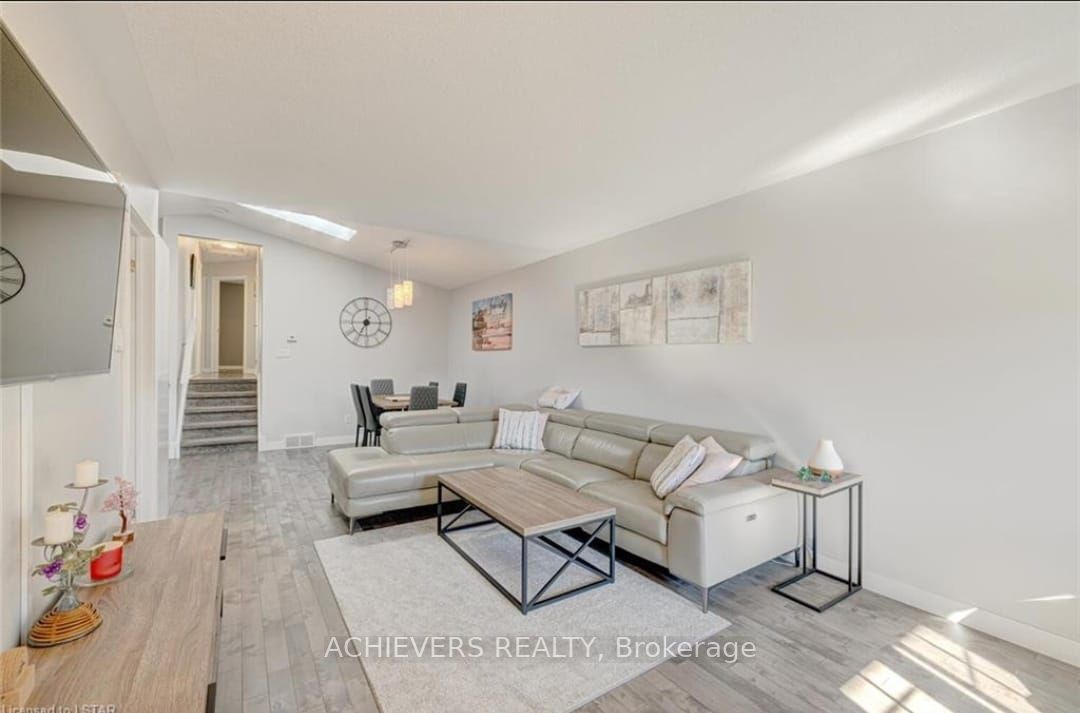 1402 Baycliffe Place, London East, ON N5Y 5N5 photo 3