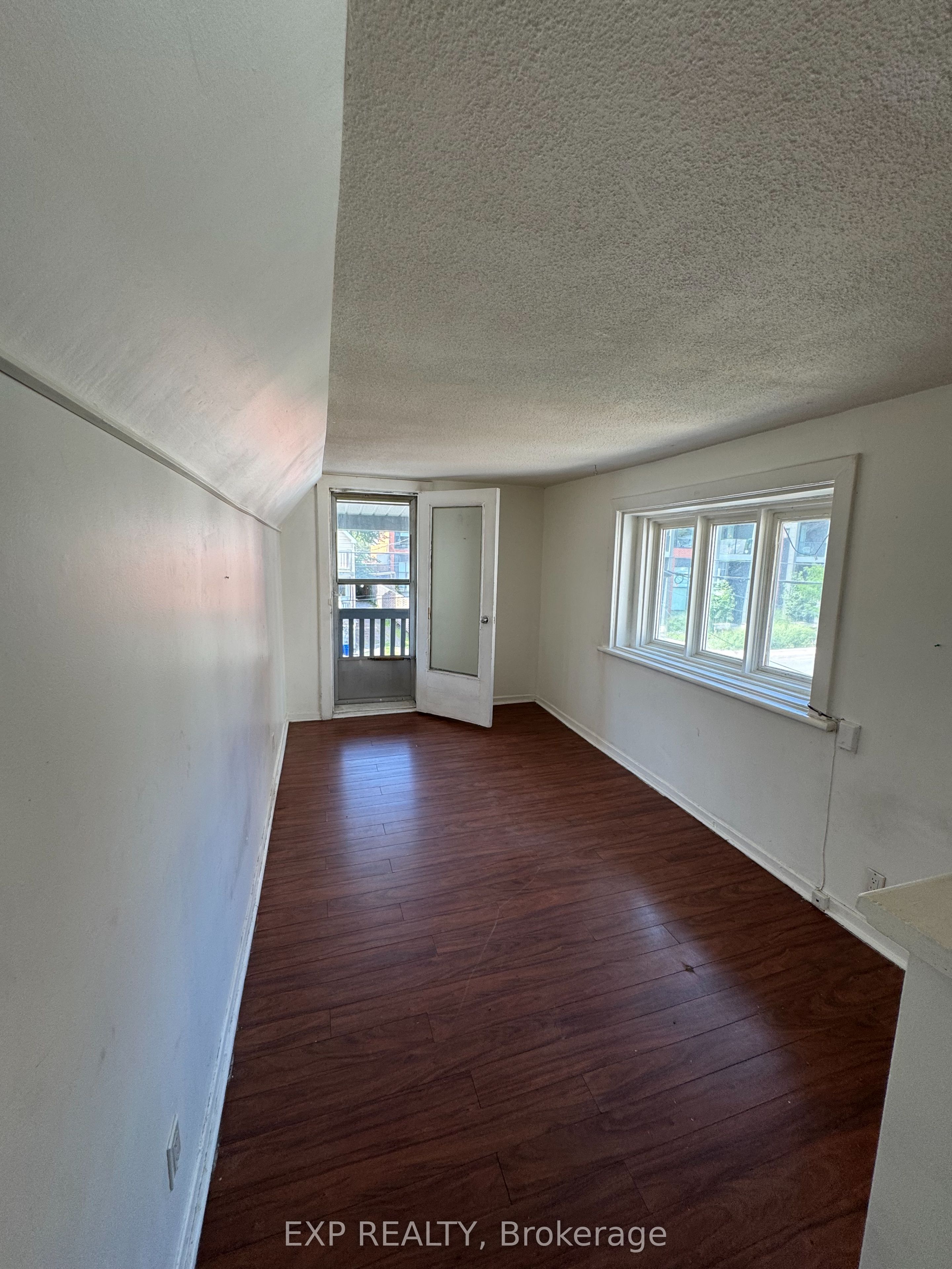 72 BARRETTE Street 2, Vanier and Kingsview Park, ON K1L 8A3 photo 3