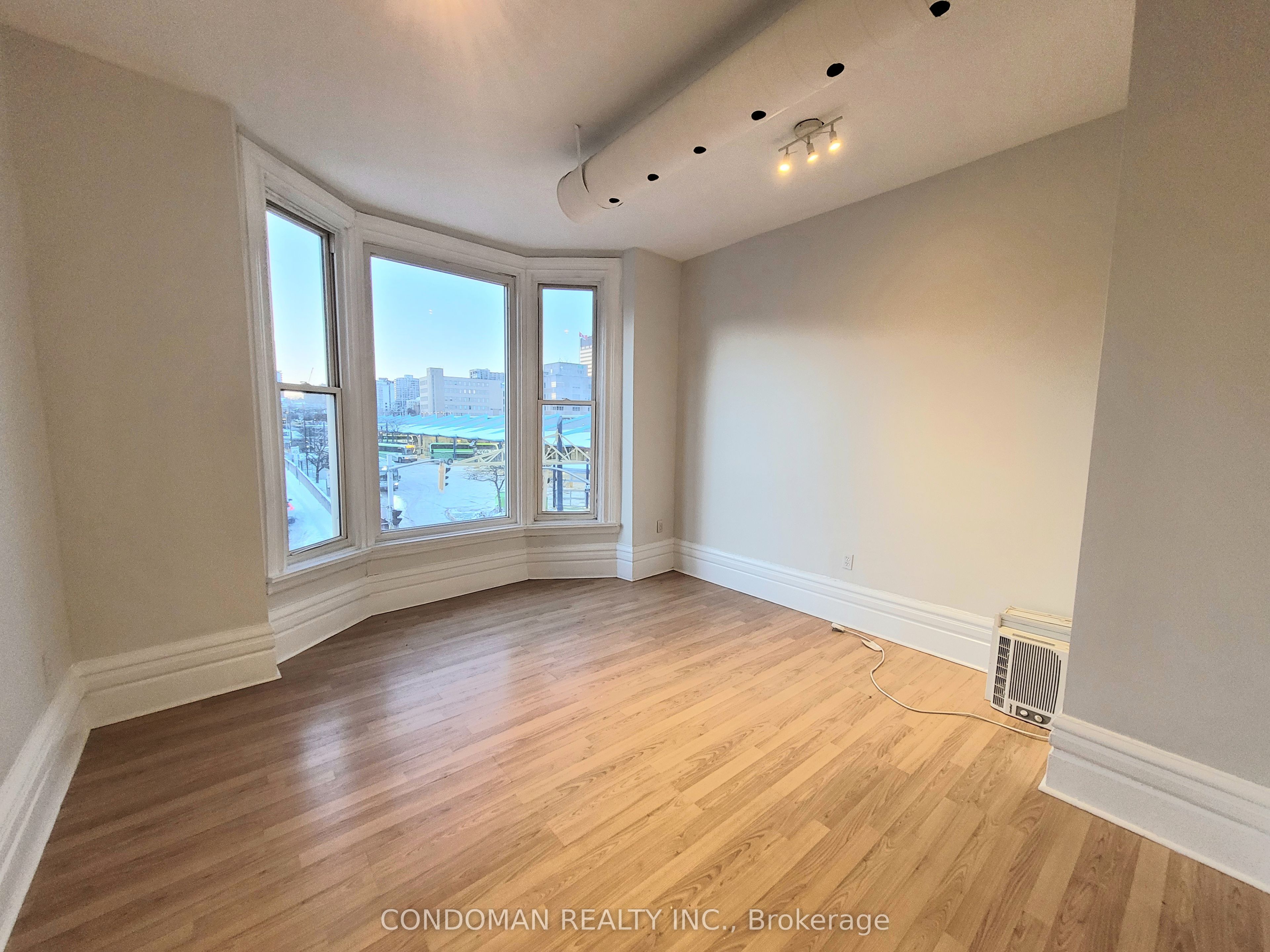 139 1/2 John Street S 4, Hamilton, ON L8N 2C3