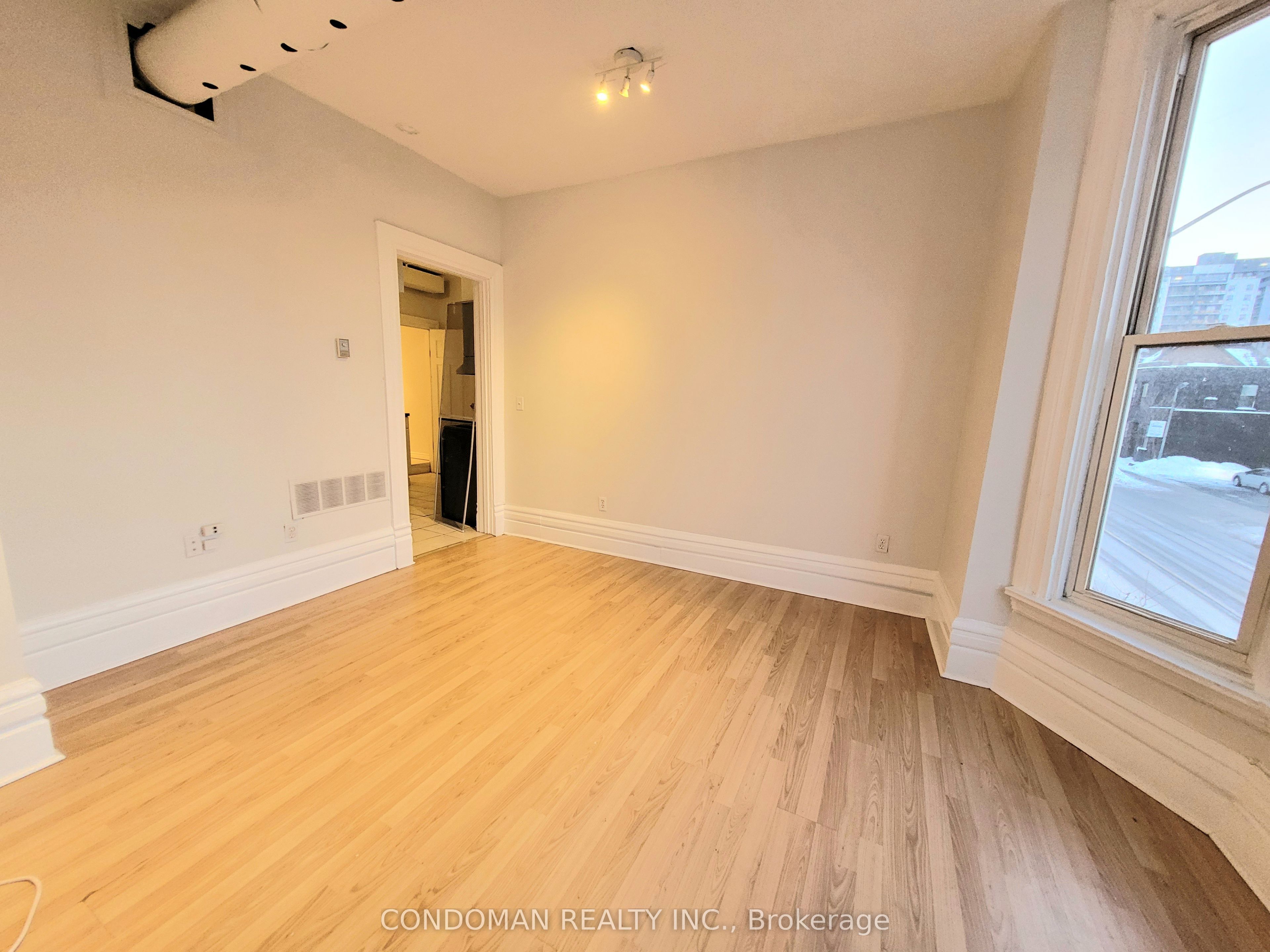 139 1/2 John Street S 4, Hamilton, ON L8N 2C3 photo 3