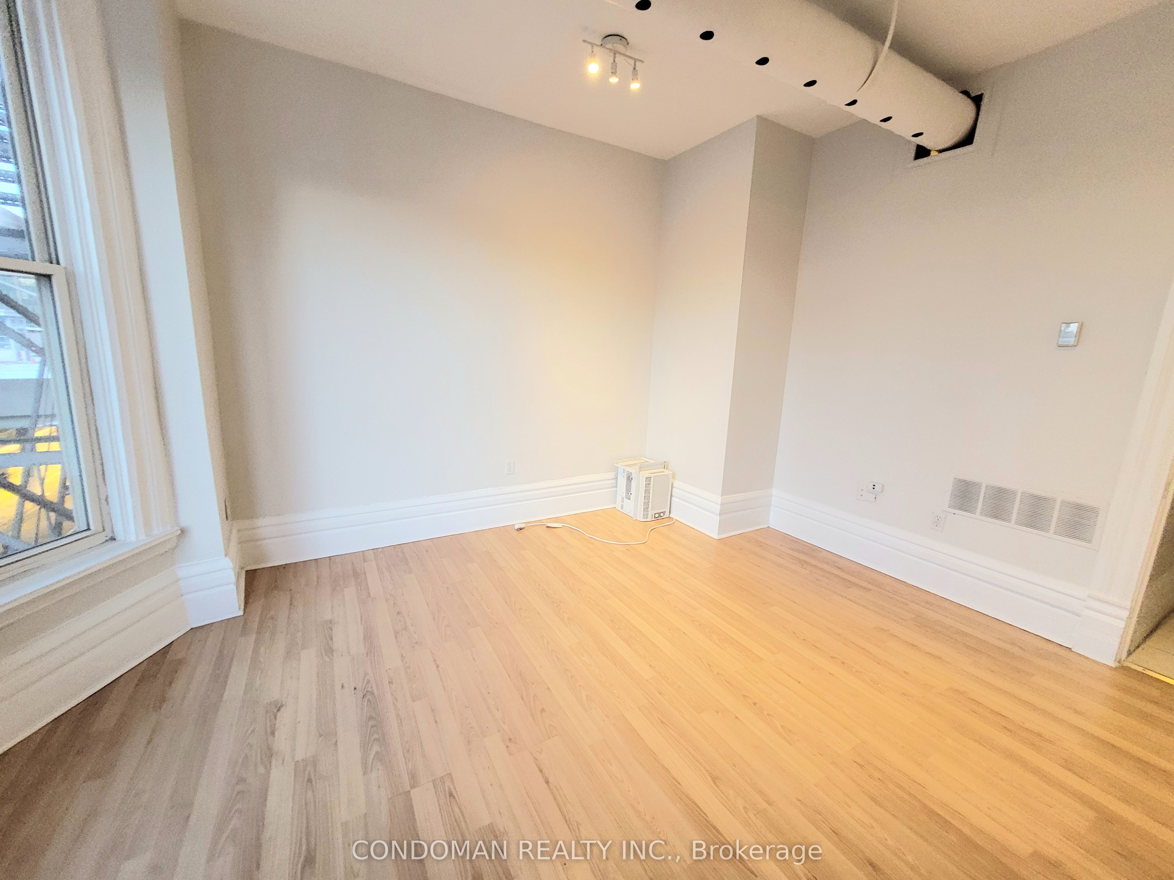 139 1/2 John Street S 4, Hamilton, ON L8N 2C3 photo 4