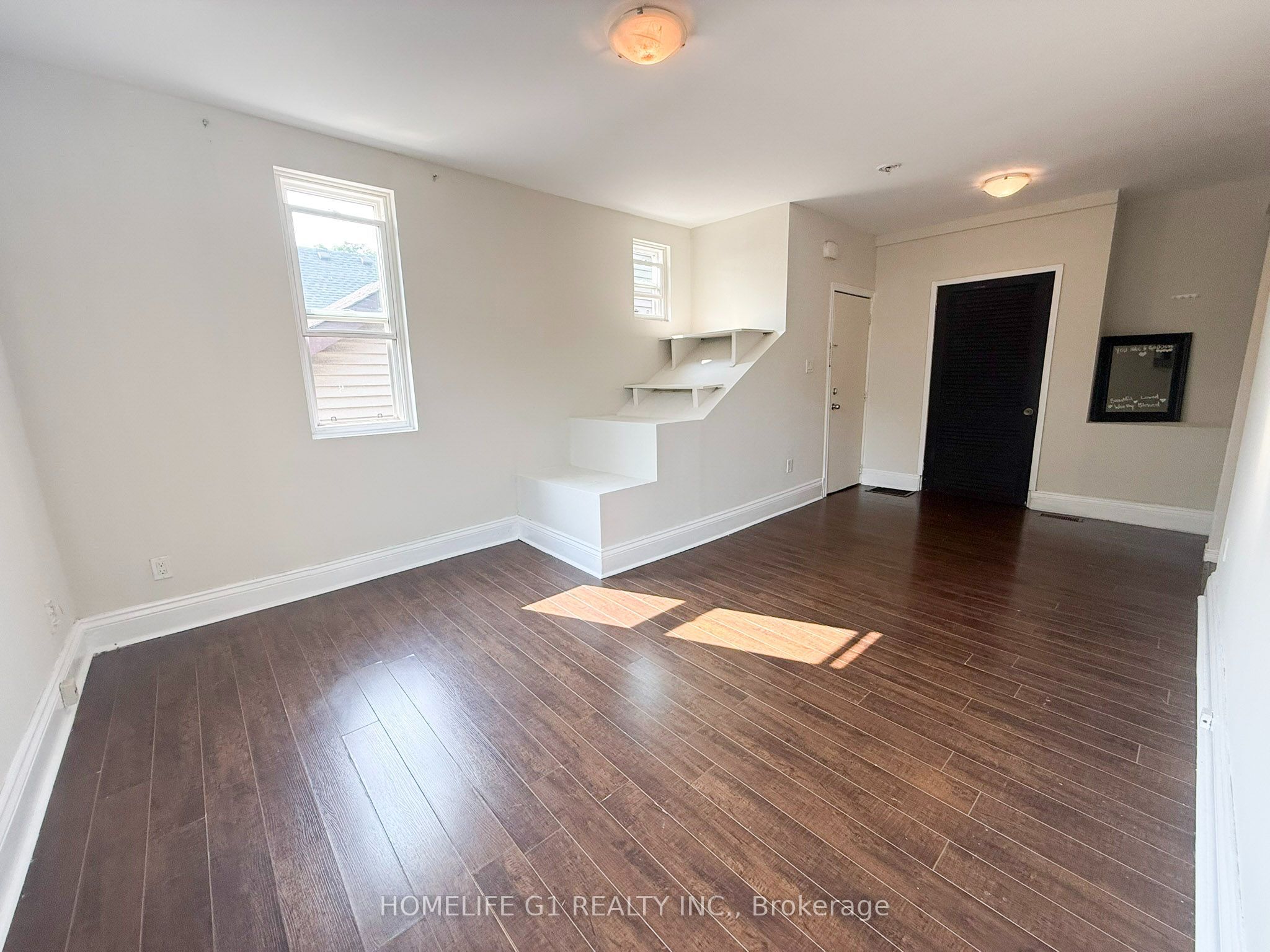 288 Hunter Street W 2, Hamilton, ON L8P 1S3 photo 2