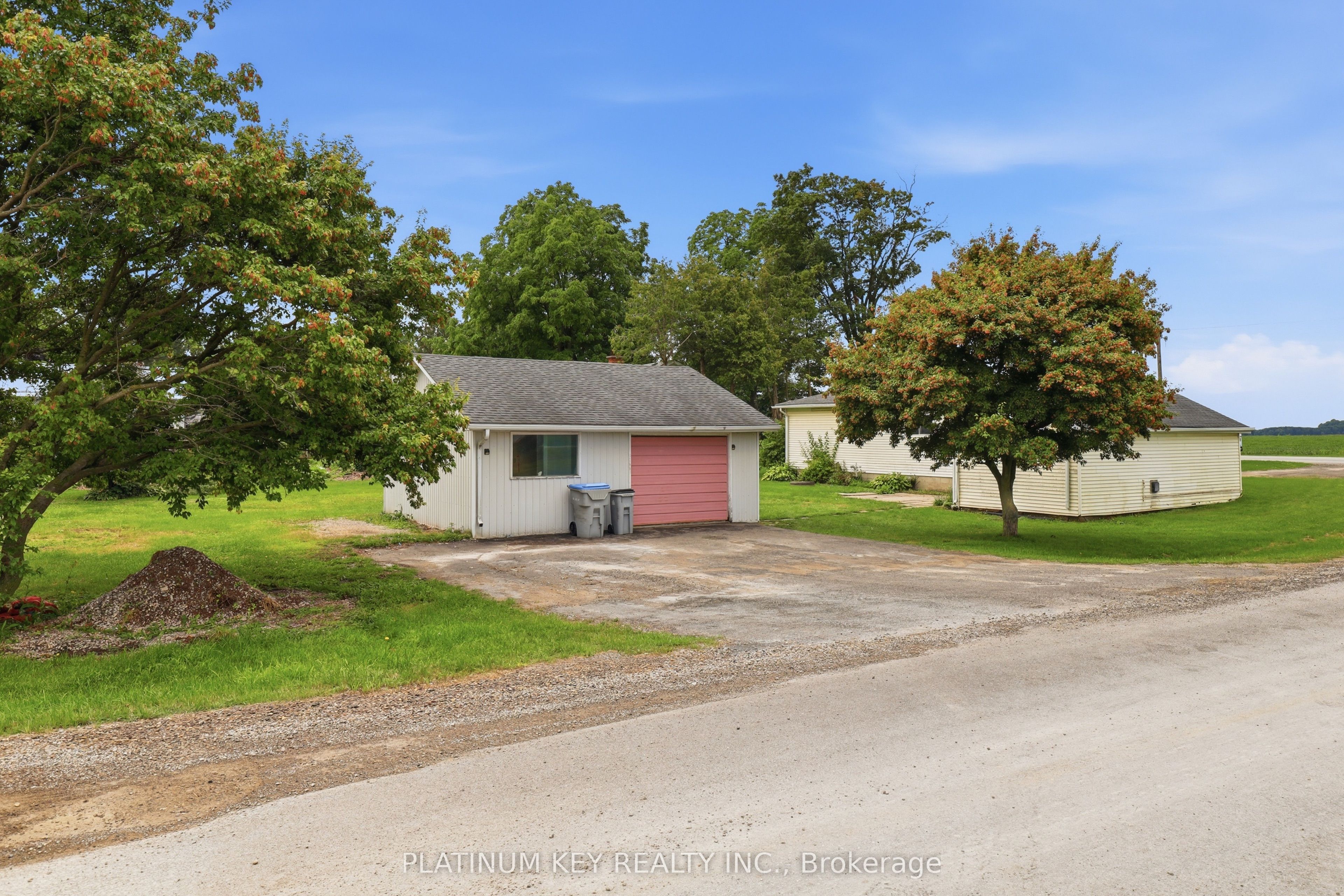 22942 Wonderland Road N, Middlesex Centre, ON N0M 2A0 photo 2
