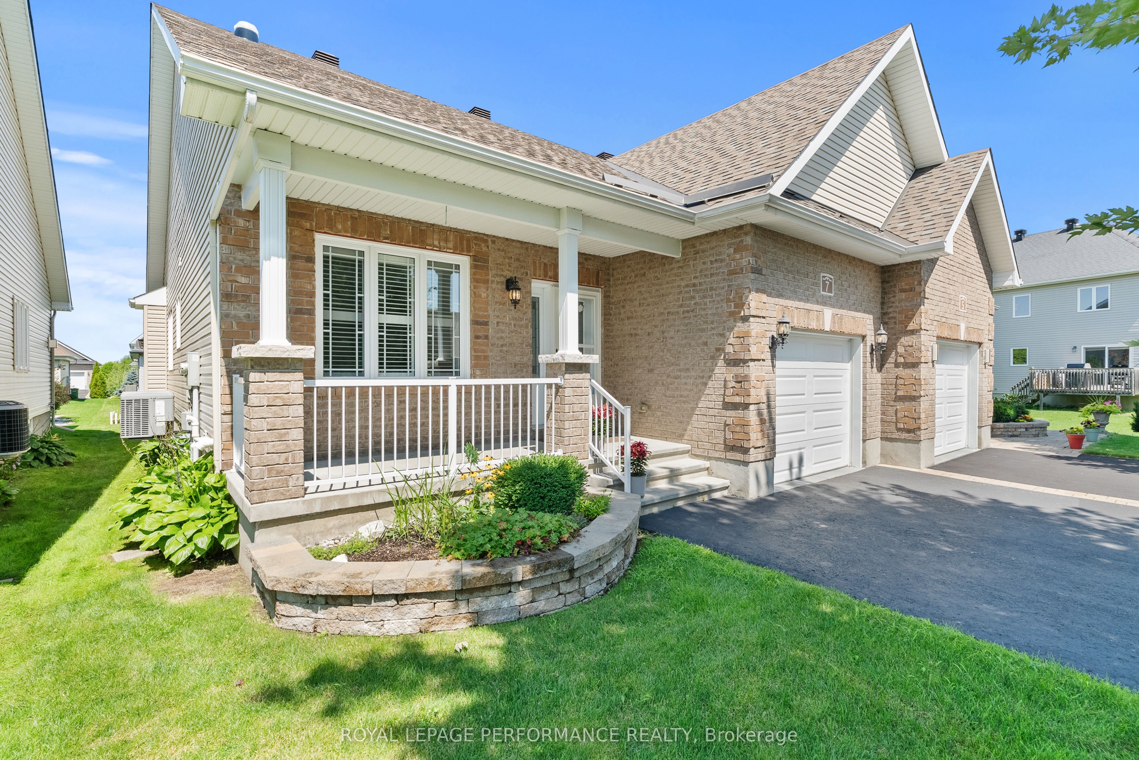 7 Abbey Crescent, Russell, ON K4R 0B5