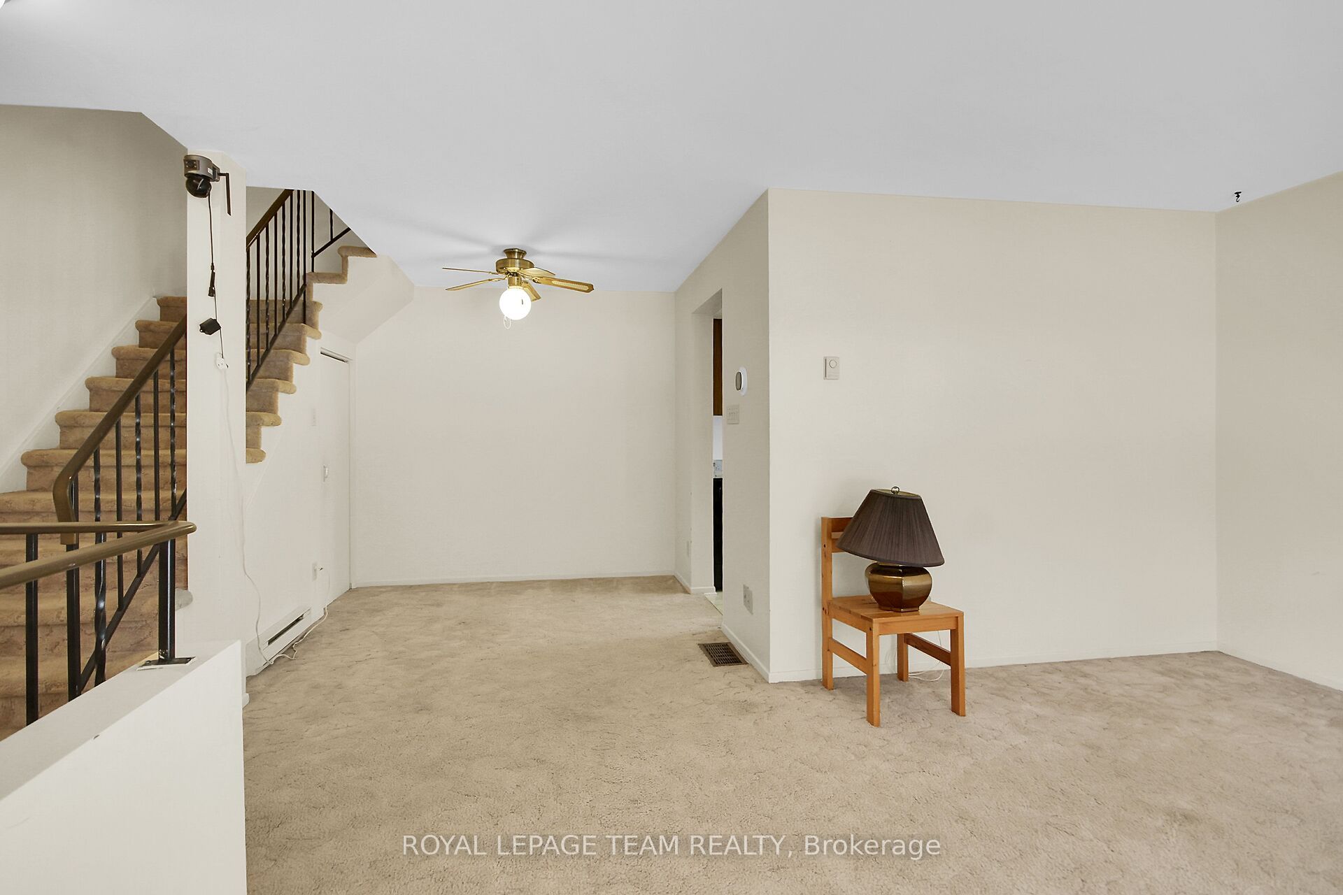 31 Woodvale Green Street D, South of Baseline to Knoxdale, ON K2G 4H3 photo 5