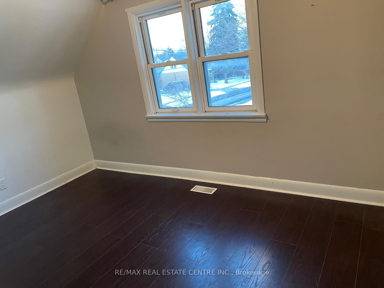 41 Belleview Avenue E Upper, Kitchener, ON N2B 1G4 photo 4