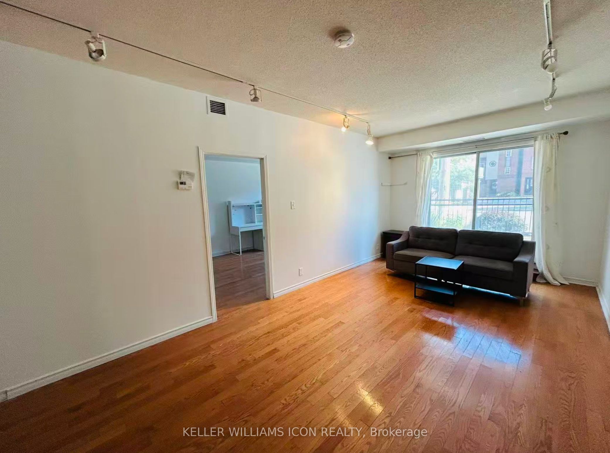 429 Somerset Street W 105, Ottawa Centre, ON K2P 2P5 photo 4