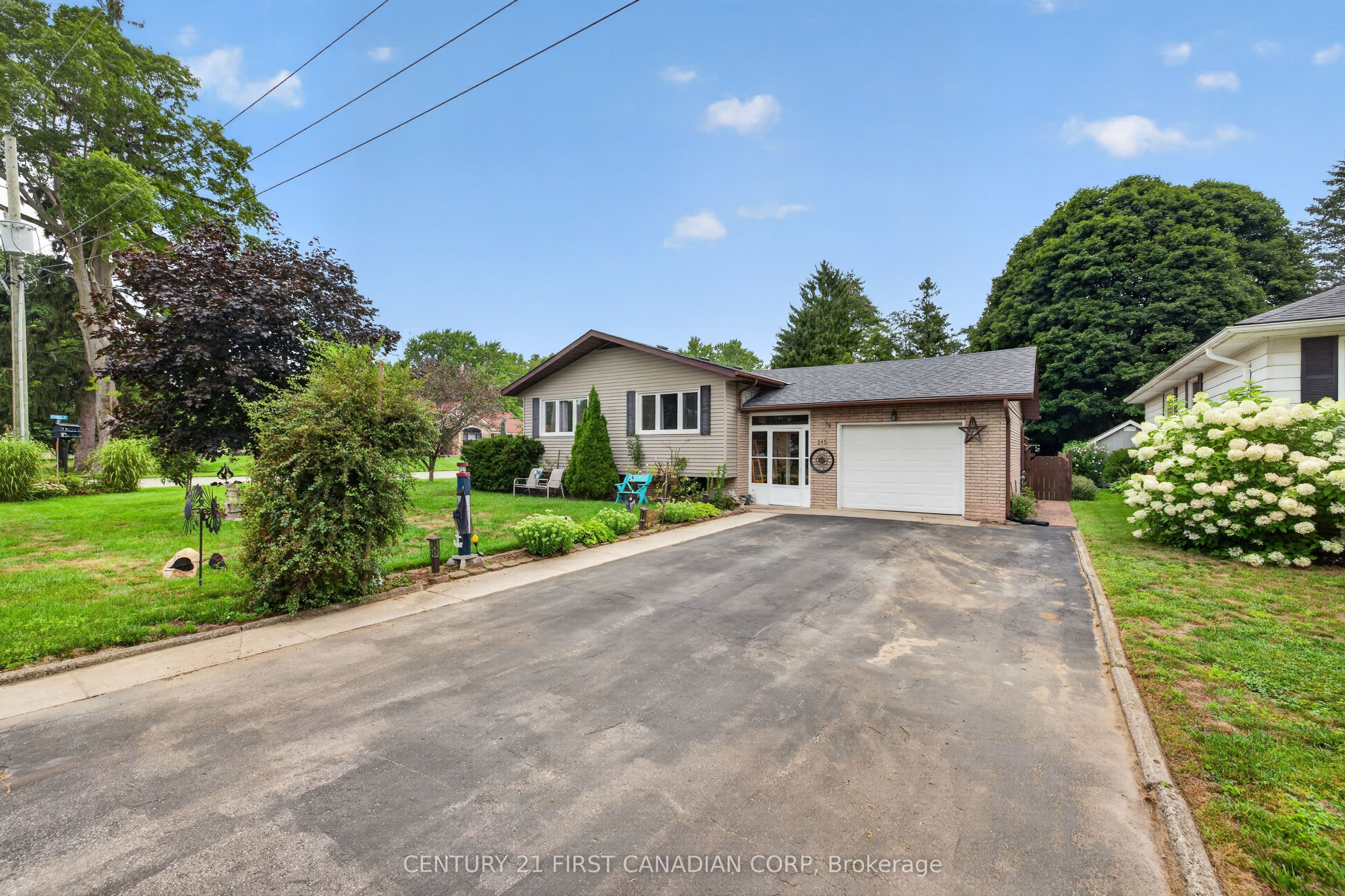 213 Fourth Street, West Elgin, ON N0L 2C0