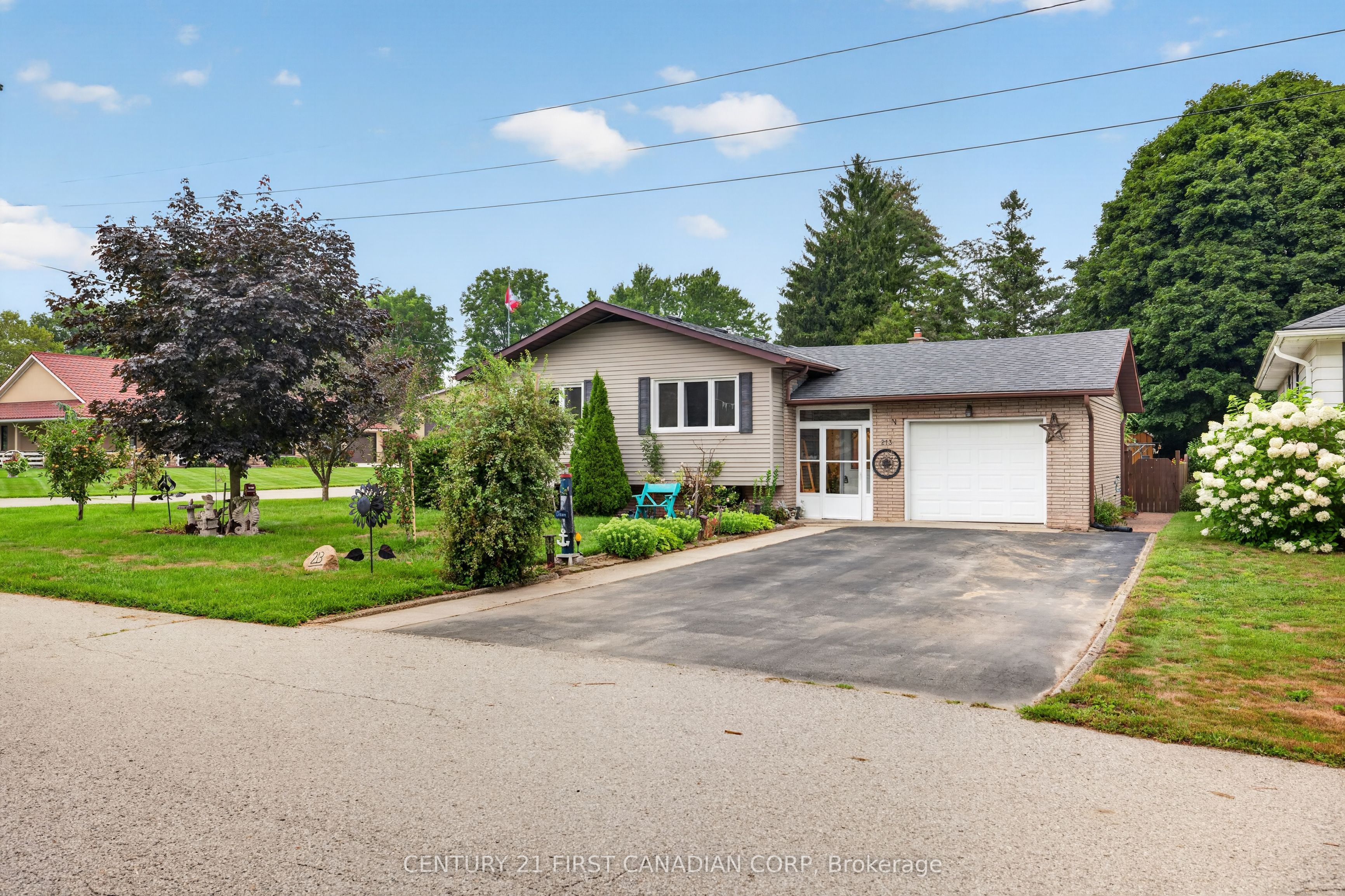213 Fourth Street, West Elgin, ON N0L 2C0 photo 2
