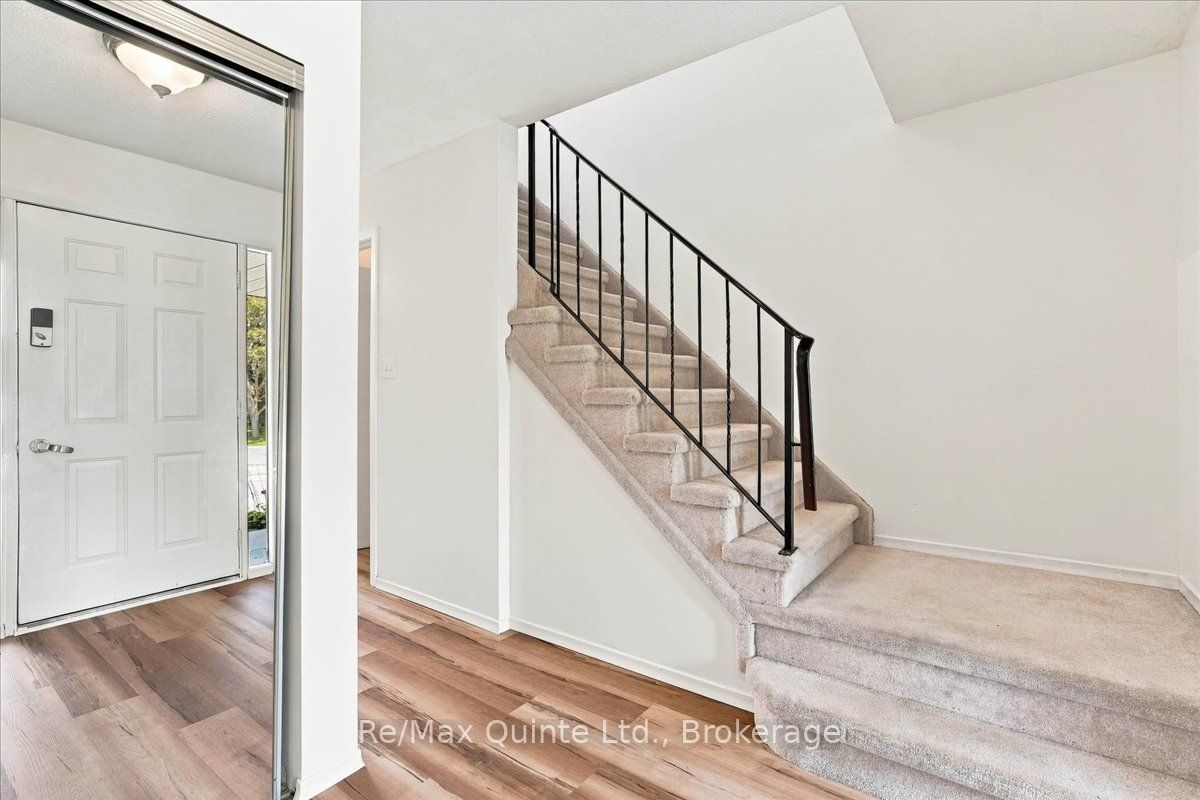 281 College Street W, Belleville, ON K8P 4Z6 photo 5