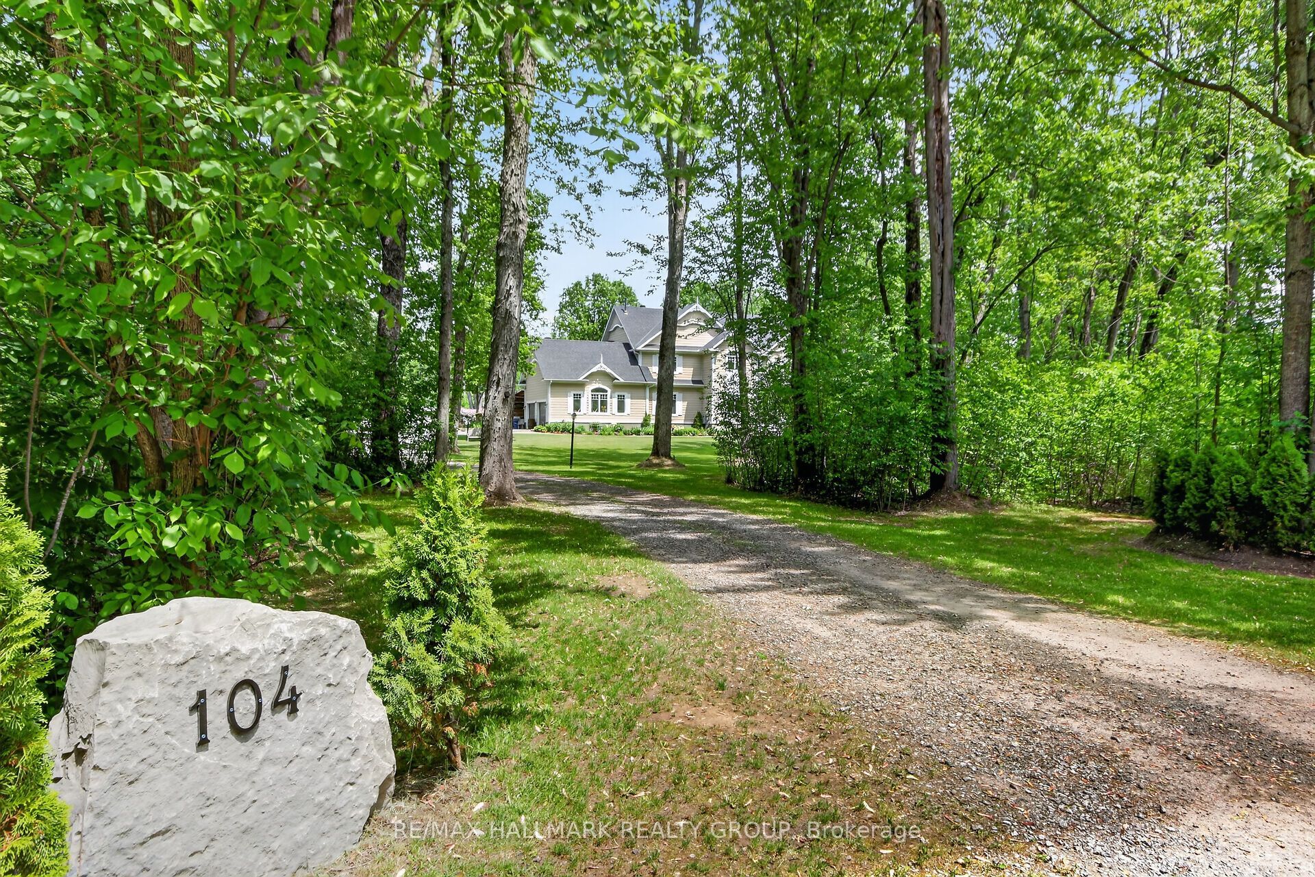 104 Wilbert Cox Drive, Carp - Huntley Ward, ON K0A 1L0 photo 2