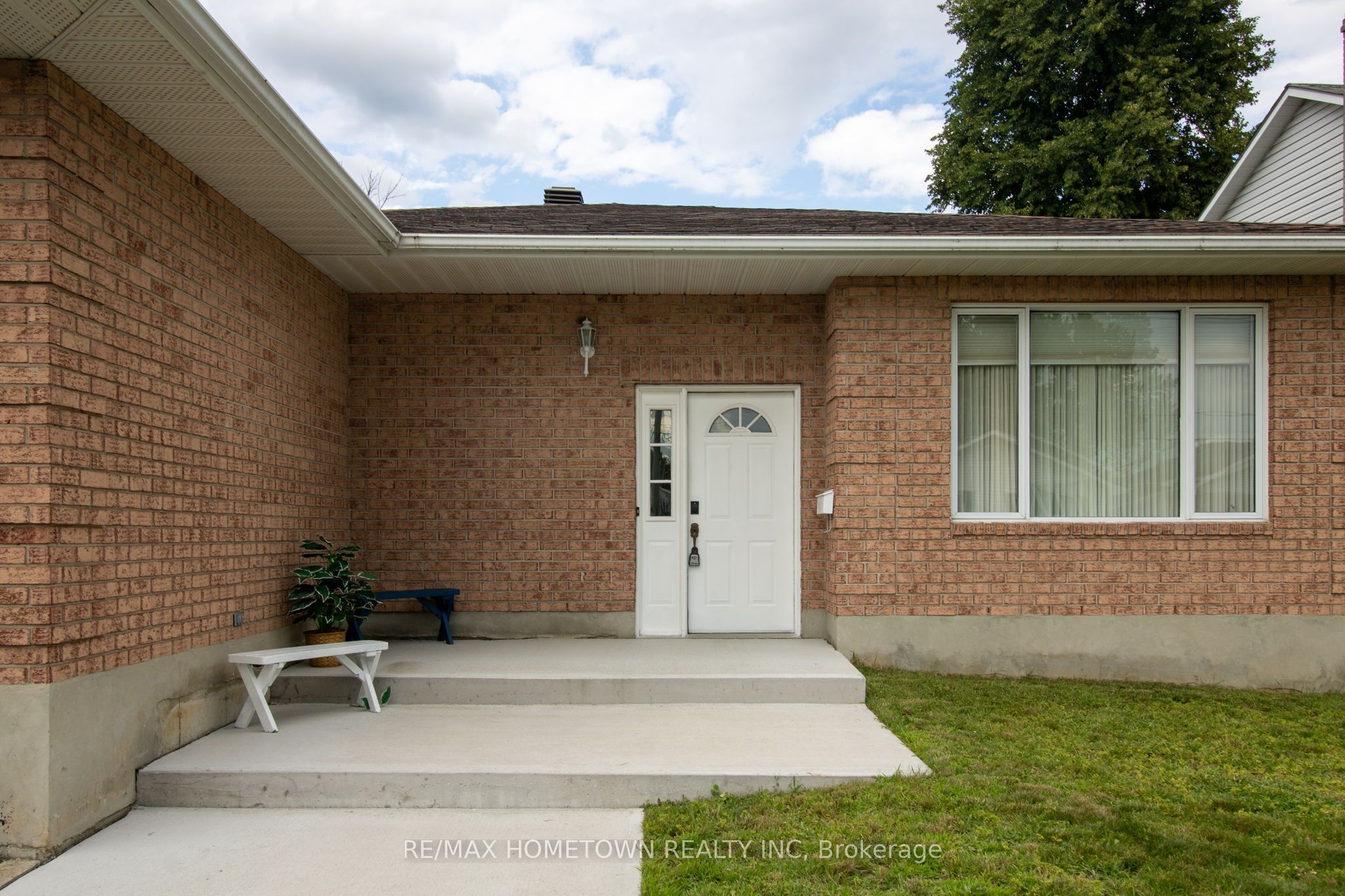 996 Massie Drive, Prescott, ON K0E 1T0 photo 3