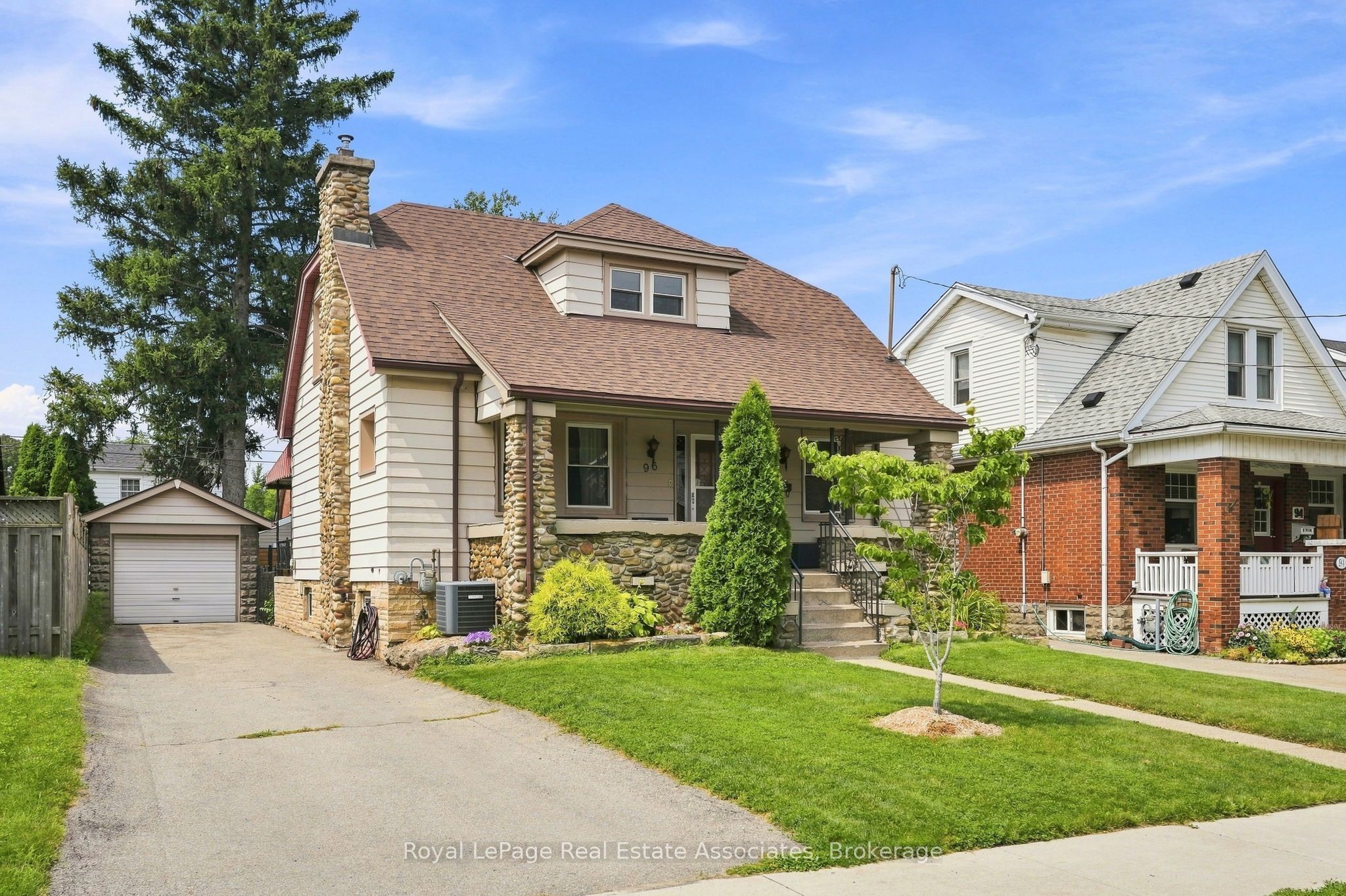 96 Huxley Avenue S, Hamilton, ON L8K 2P8 photo 2