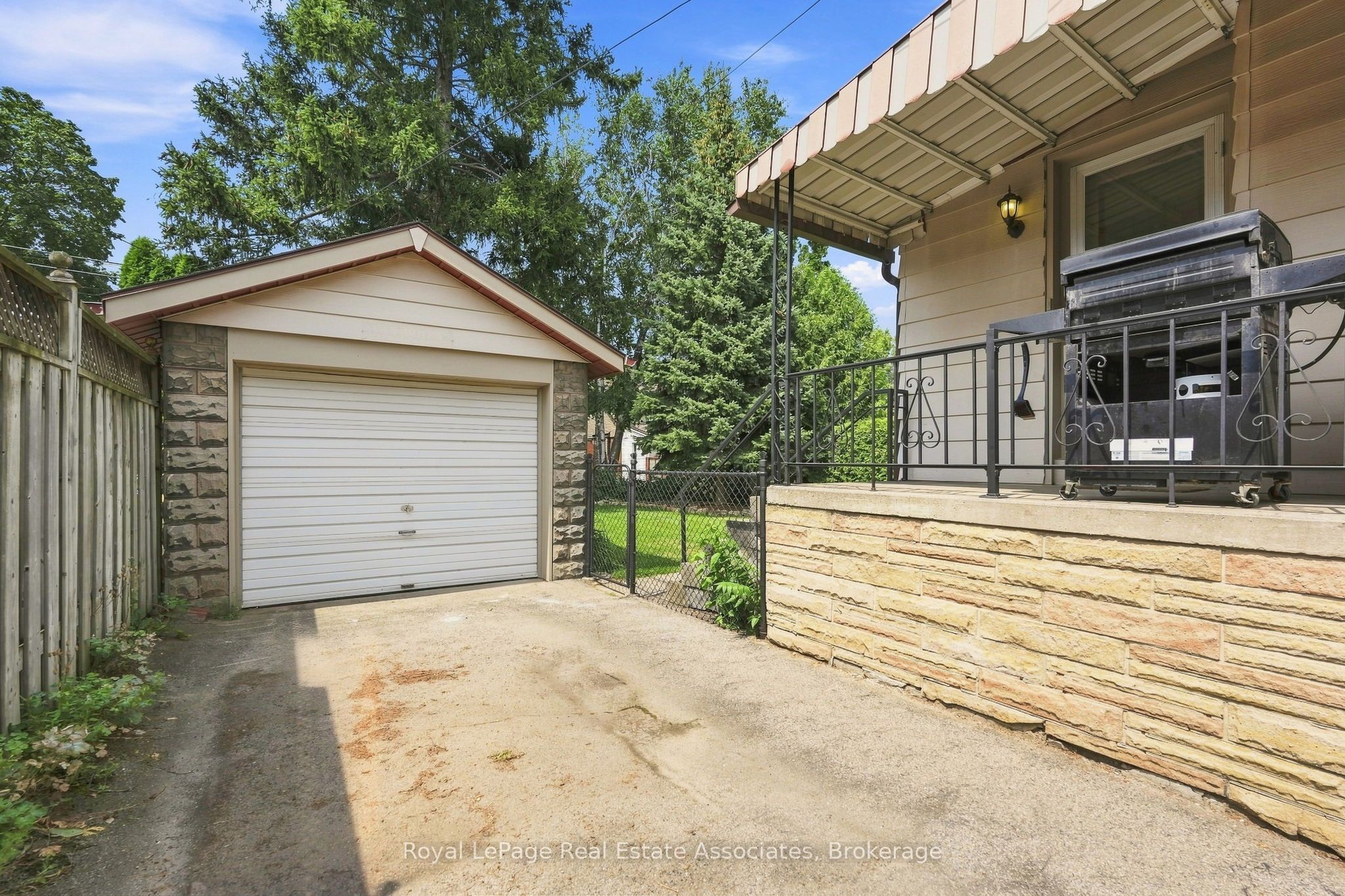 96 Huxley Avenue S, Hamilton, ON L8K 2P8 photo 4