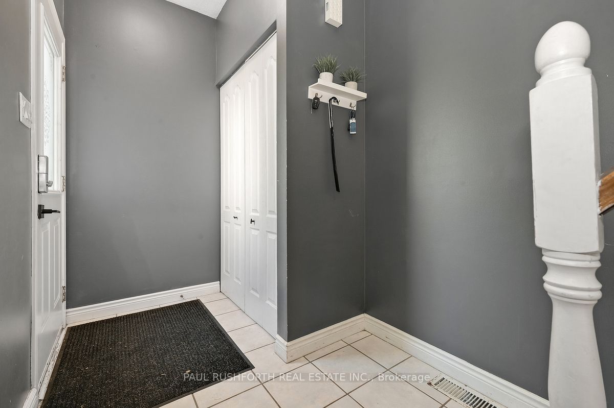 5 Sonnet Crescent D, Bells Corners and South to Fallowfield, ON K2H 8W8 photo 3