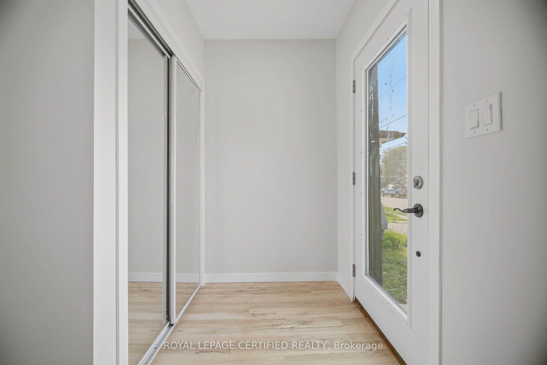 5759 Robinson Street, Niagara Falls, ON L2G 2B3 photo 2