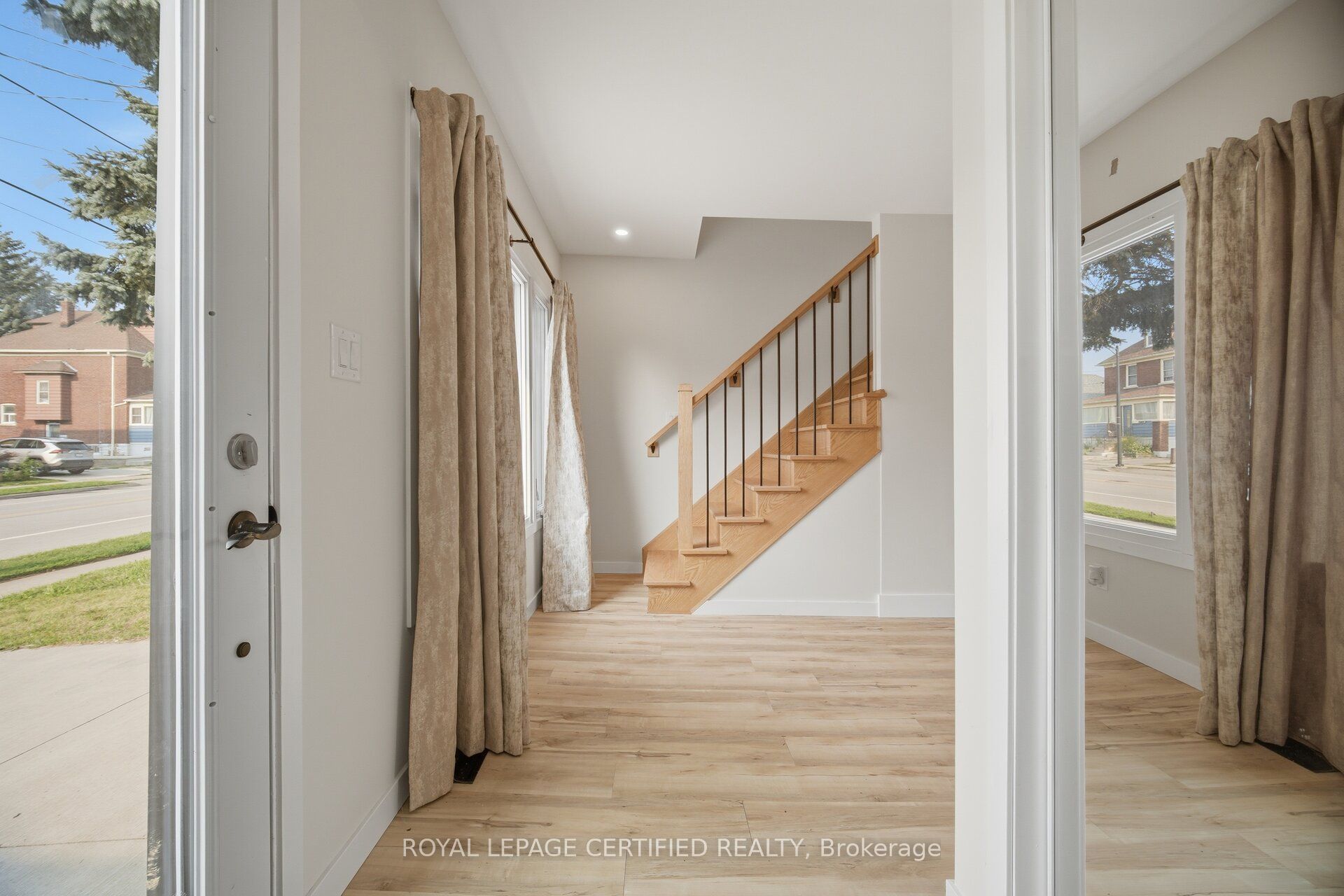 5759 Robinson Street, Niagara Falls, ON L2G 2B3 photo 3