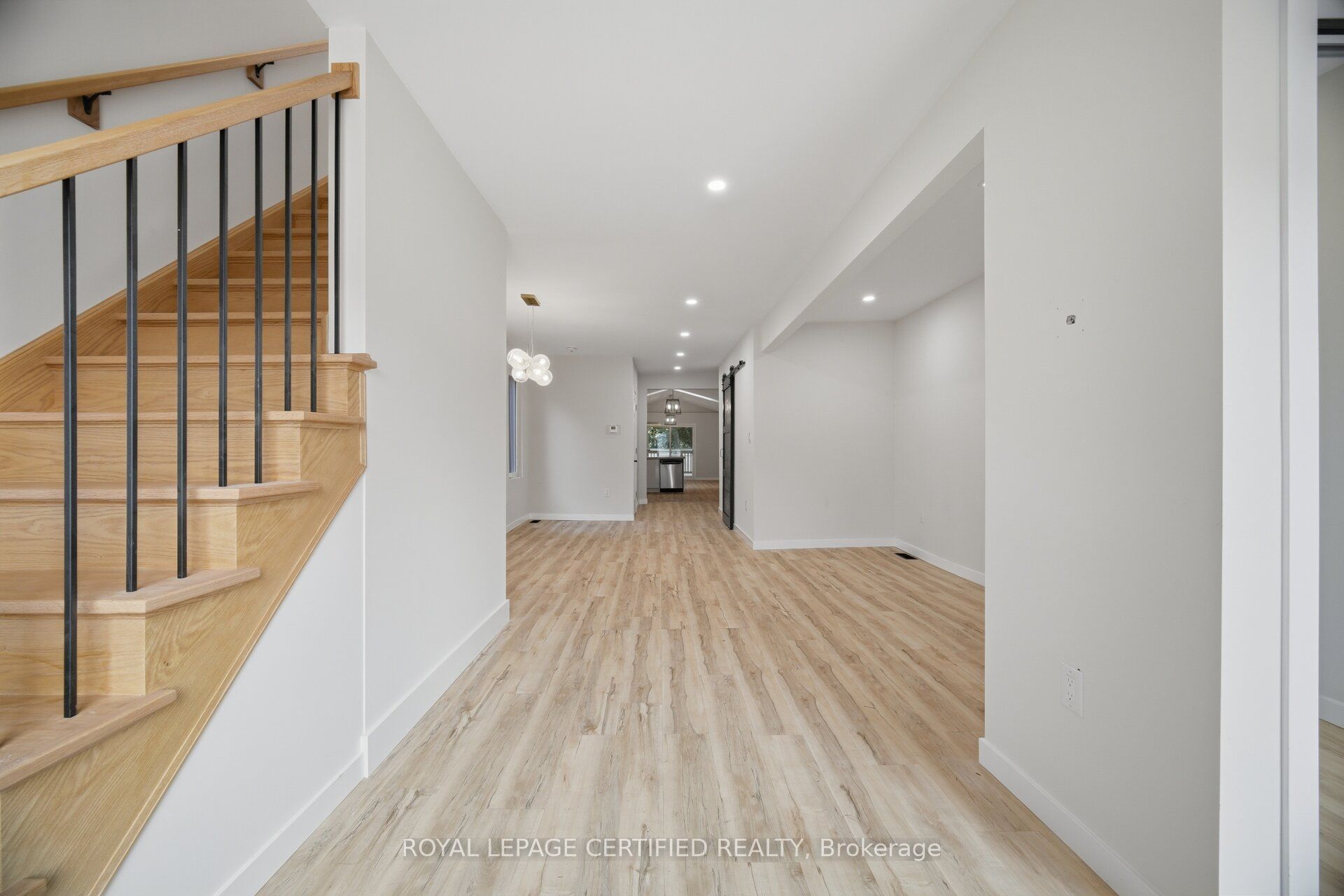 5759 Robinson Street, Niagara Falls, ON L2G 2B3 photo 5