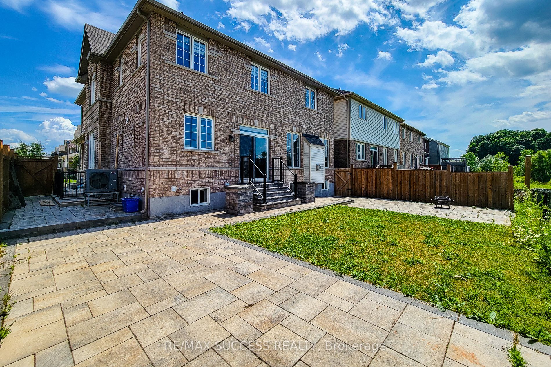 2 Turnbull Drive, Brantford, ON N3T 0K4 photo 3