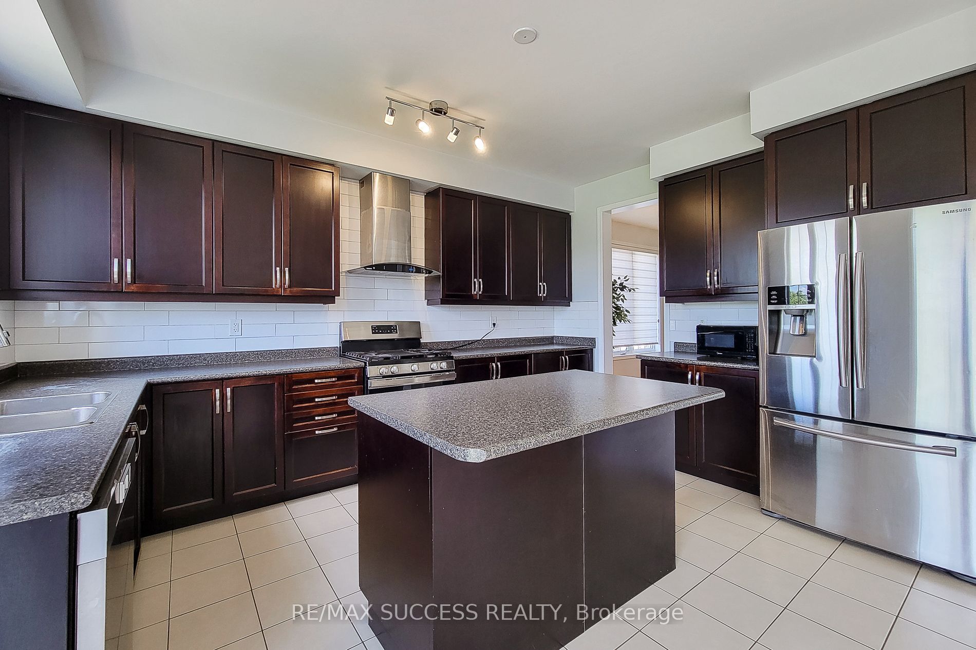 2 Turnbull Drive, Brantford, ON N3T 0K4 photo 4