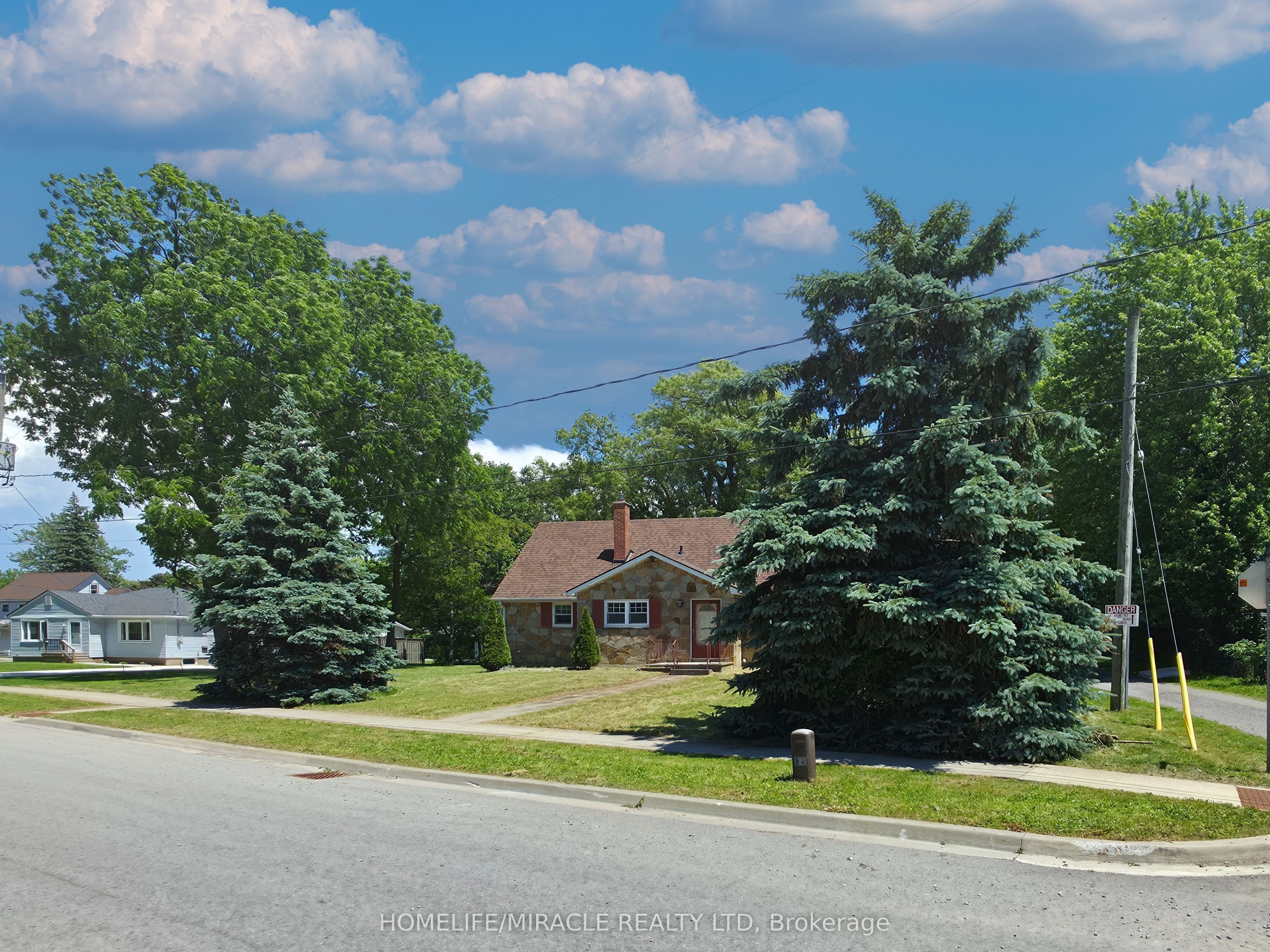 17 Goderich Street, Fort Erie, ON L2A 3M3 photo 3
