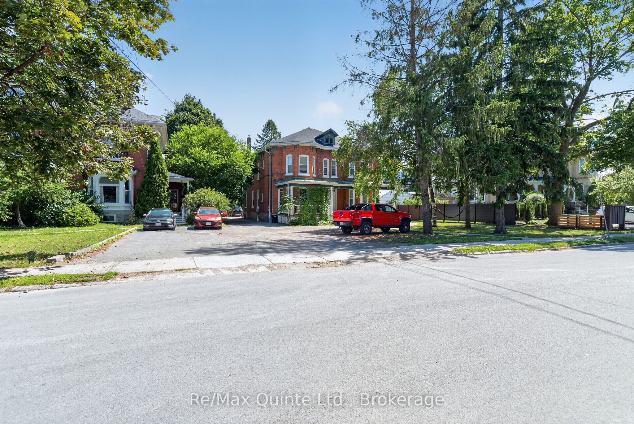 205 Charles Street, Belleville, ON K8N 3M3 photo 2