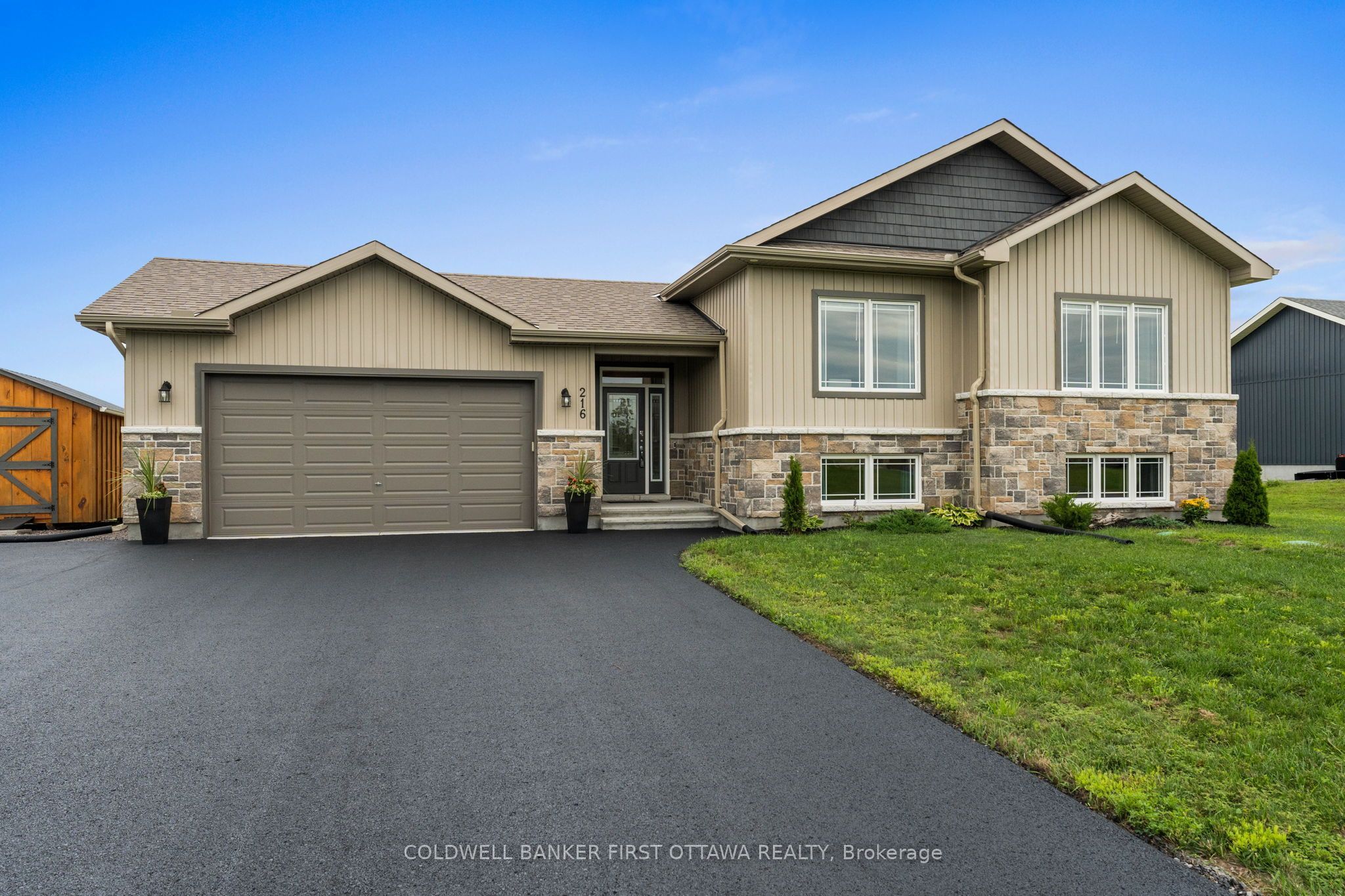 216 Owen Lucas Street, McNab/Braeside, ON K7S 3G8
