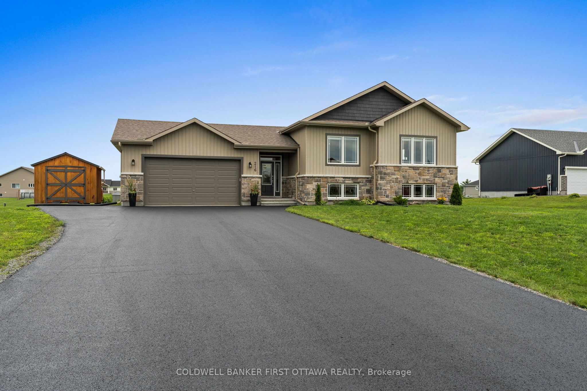216 Owen Lucas Street, McNab/Braeside, ON K7S 3G8 photo 2