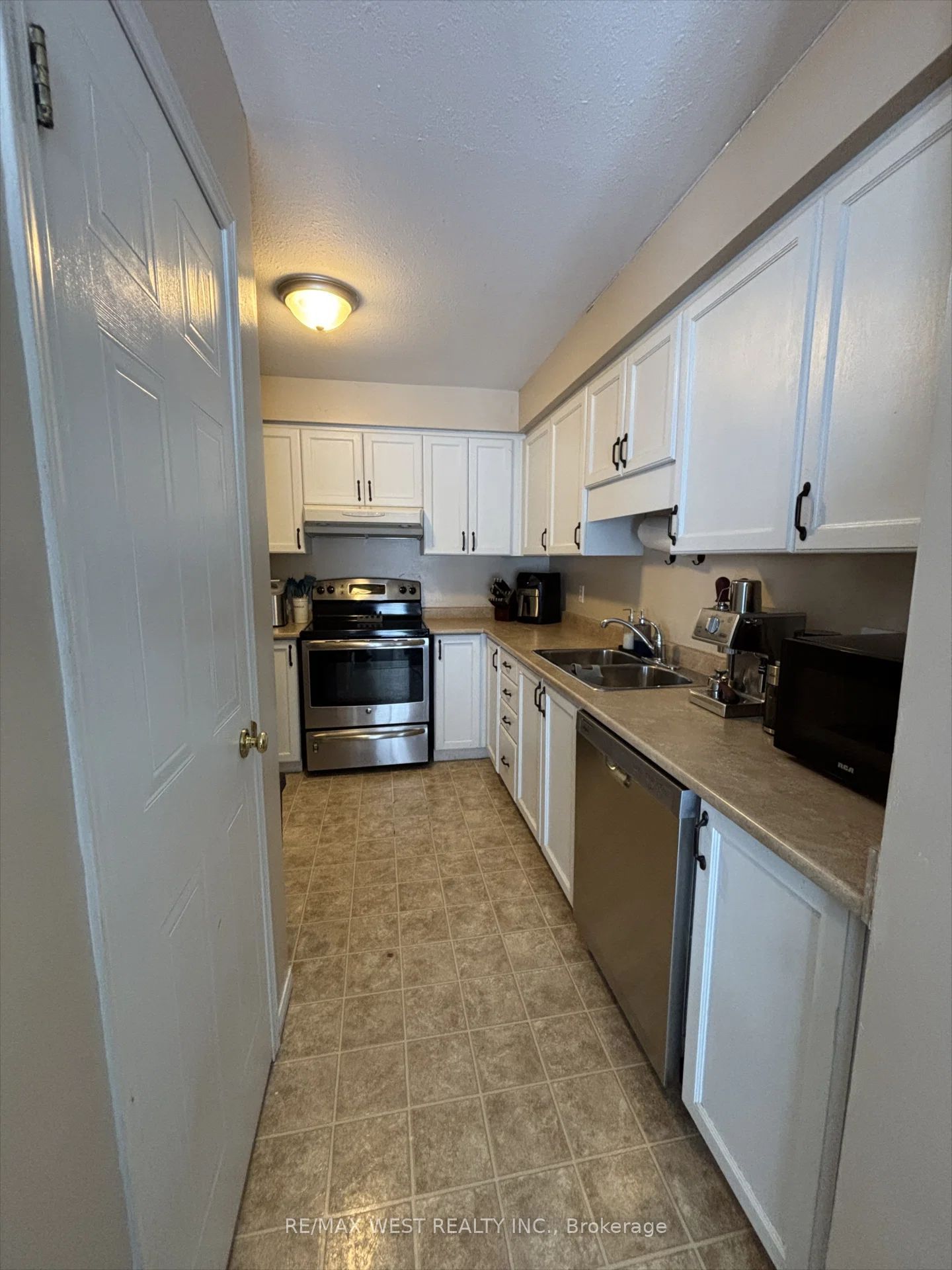 645B Basswood Street, Waterloo, ON N2V 2K8 photo 4