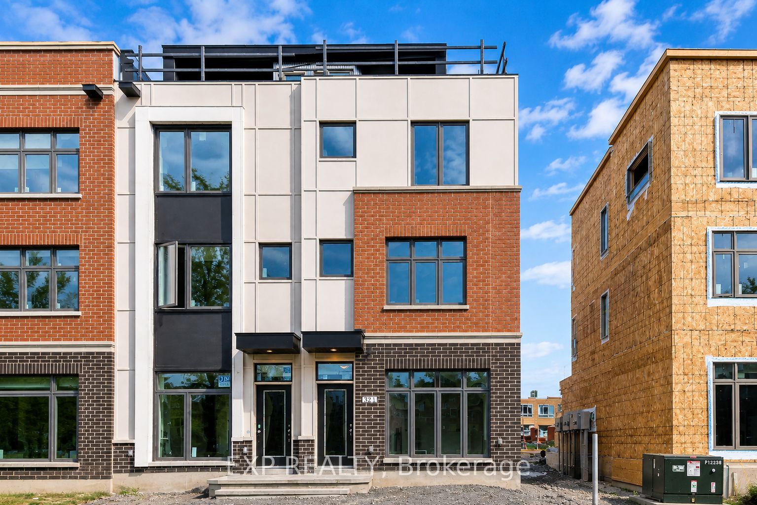 821 MIKINAK Road, Manor Park - Cardinal Glen and Area, ON K1K 4Z9