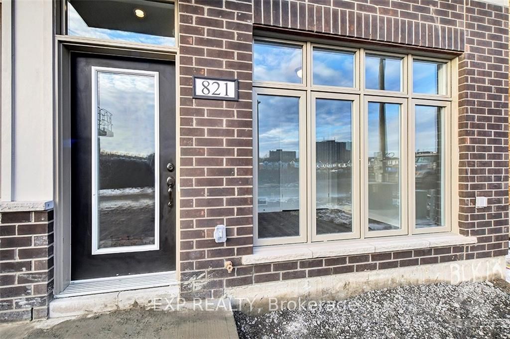 821 MIKINAK Road, Manor Park - Cardinal Glen and Area, ON K1K 4Z9 photo 2